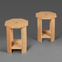 Ein Paar Arts & Craft Beistelltische