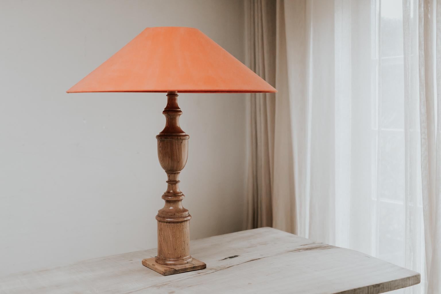 Paar Eschenholz-Lampen im Angebot 1