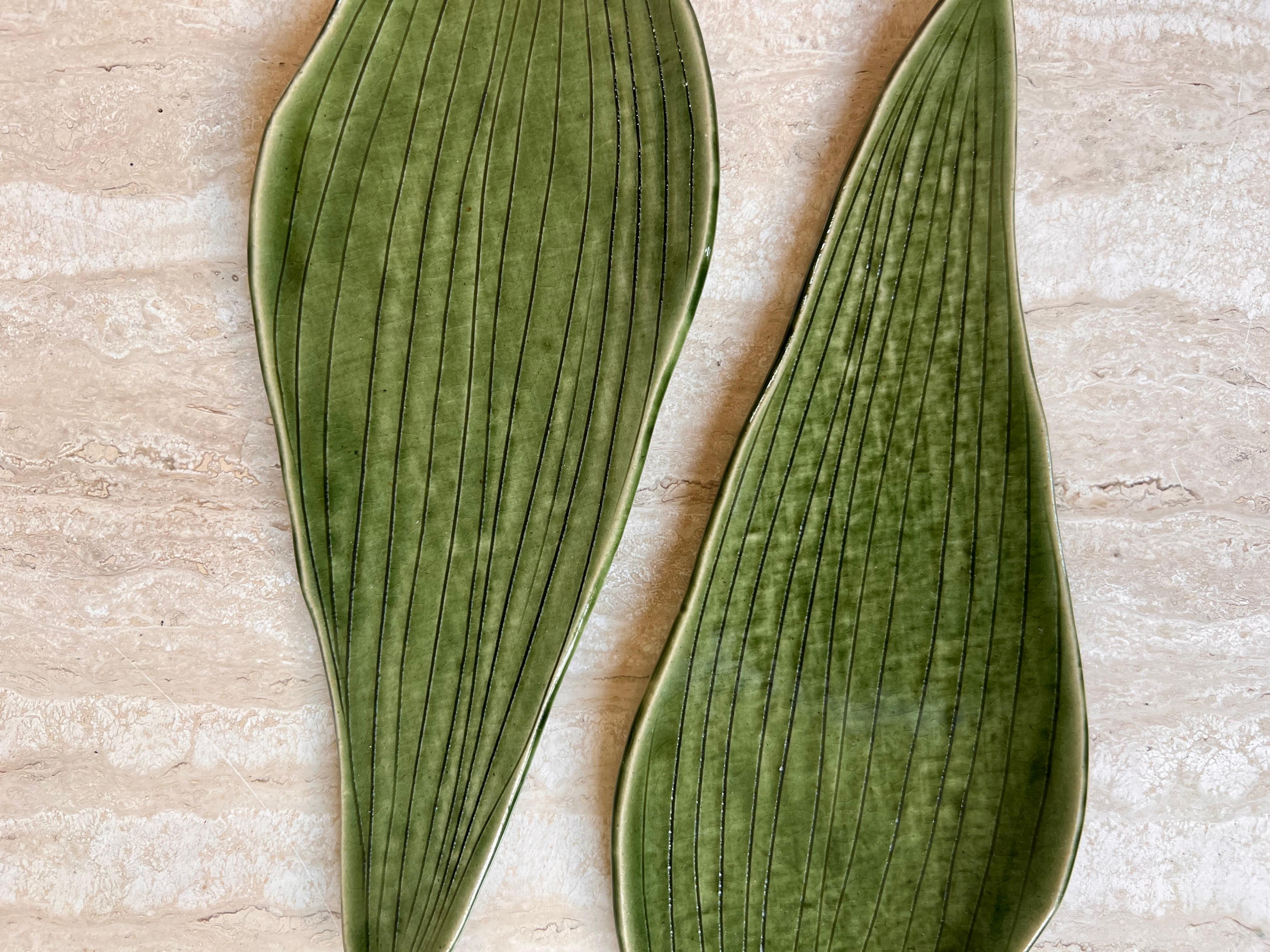 Pair of Asian Ceramic Leaf Serving Dishes, 20th Century en vente 3