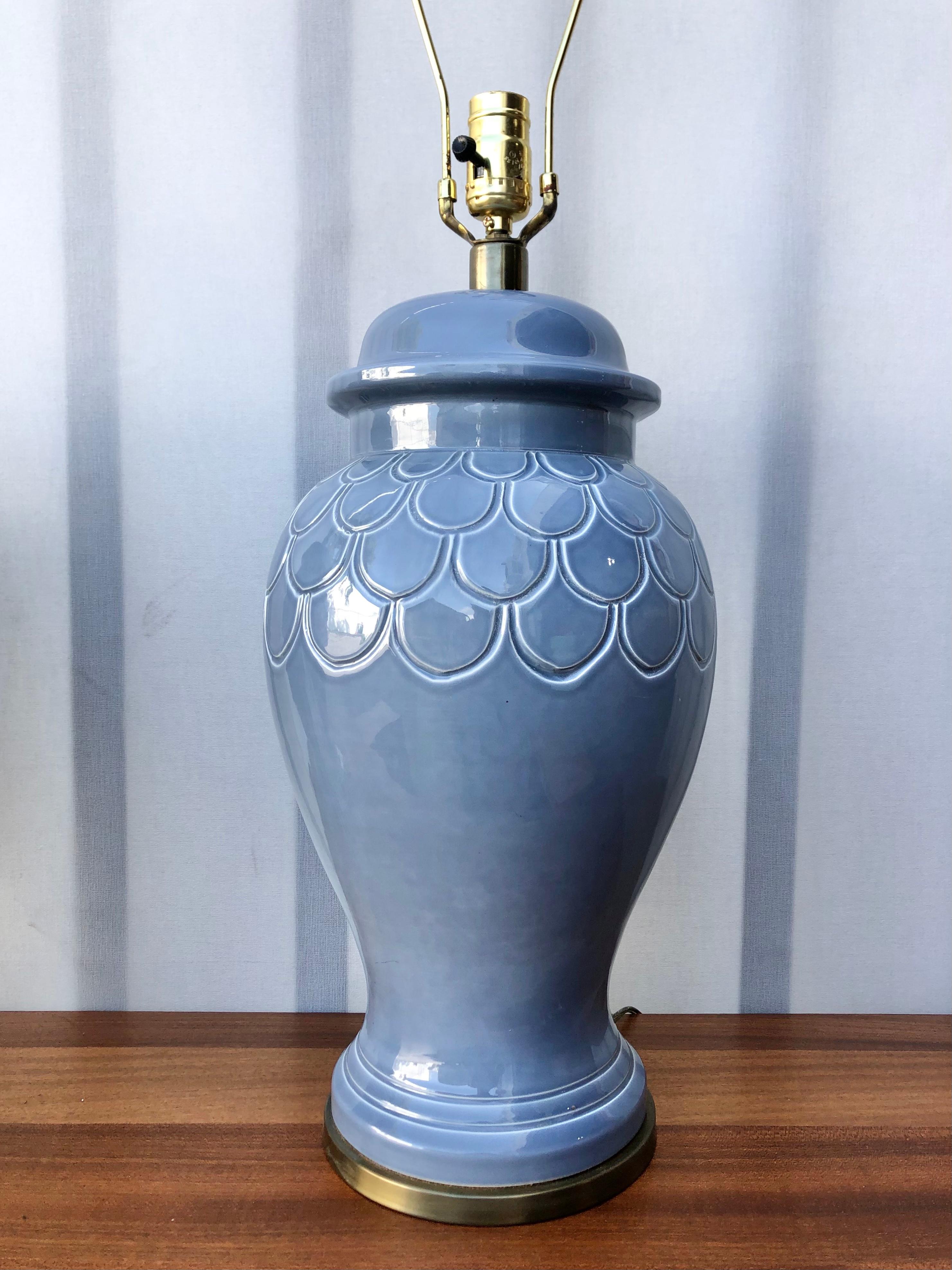 Milieu du XXe siècle Paire de lampes en céramique à jarre de style Hollywood Regency d'inspiration asiatique C 1960s  en vente