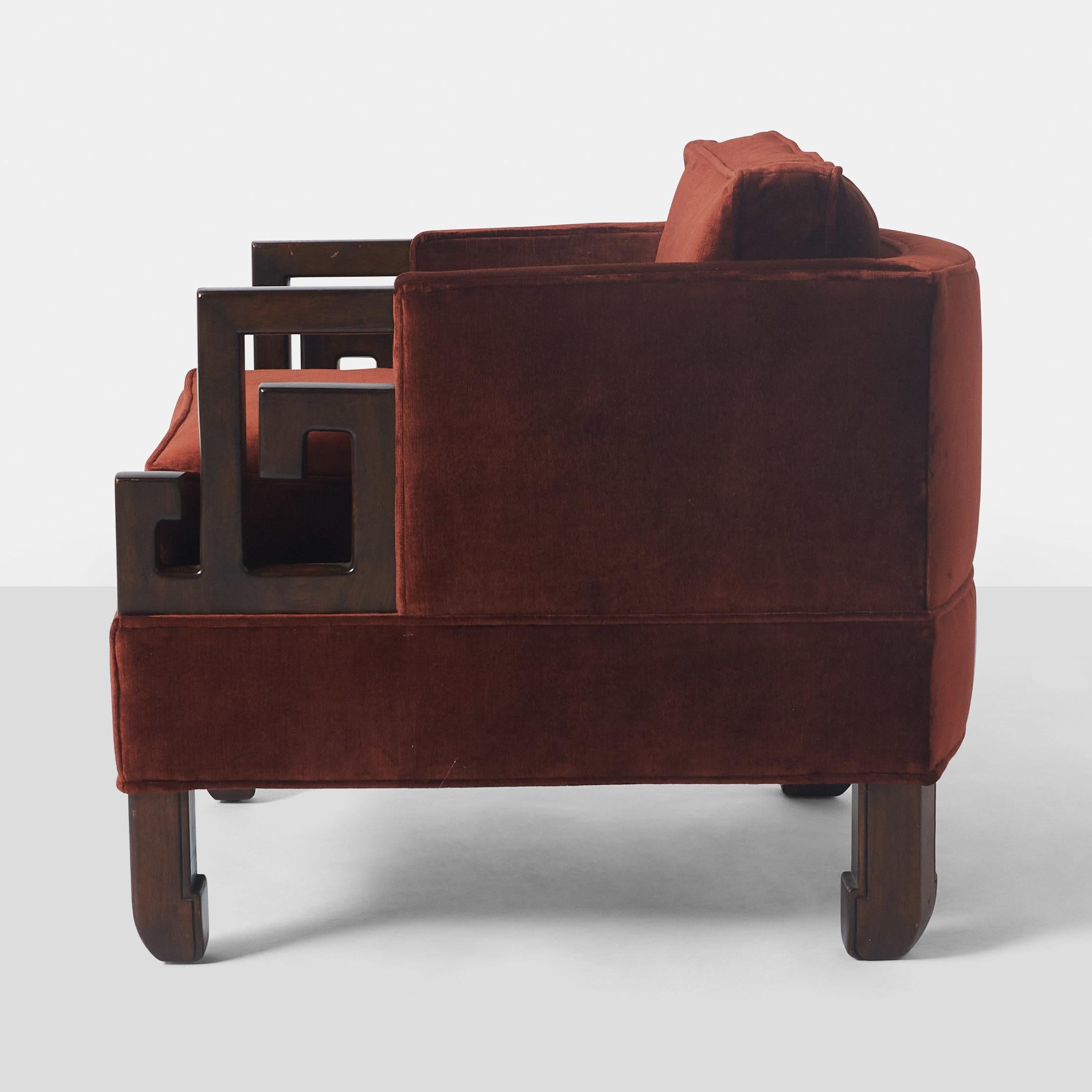 Velours Paire de fauteuils de salon modernes asiatiques attribués à James Mont en vente