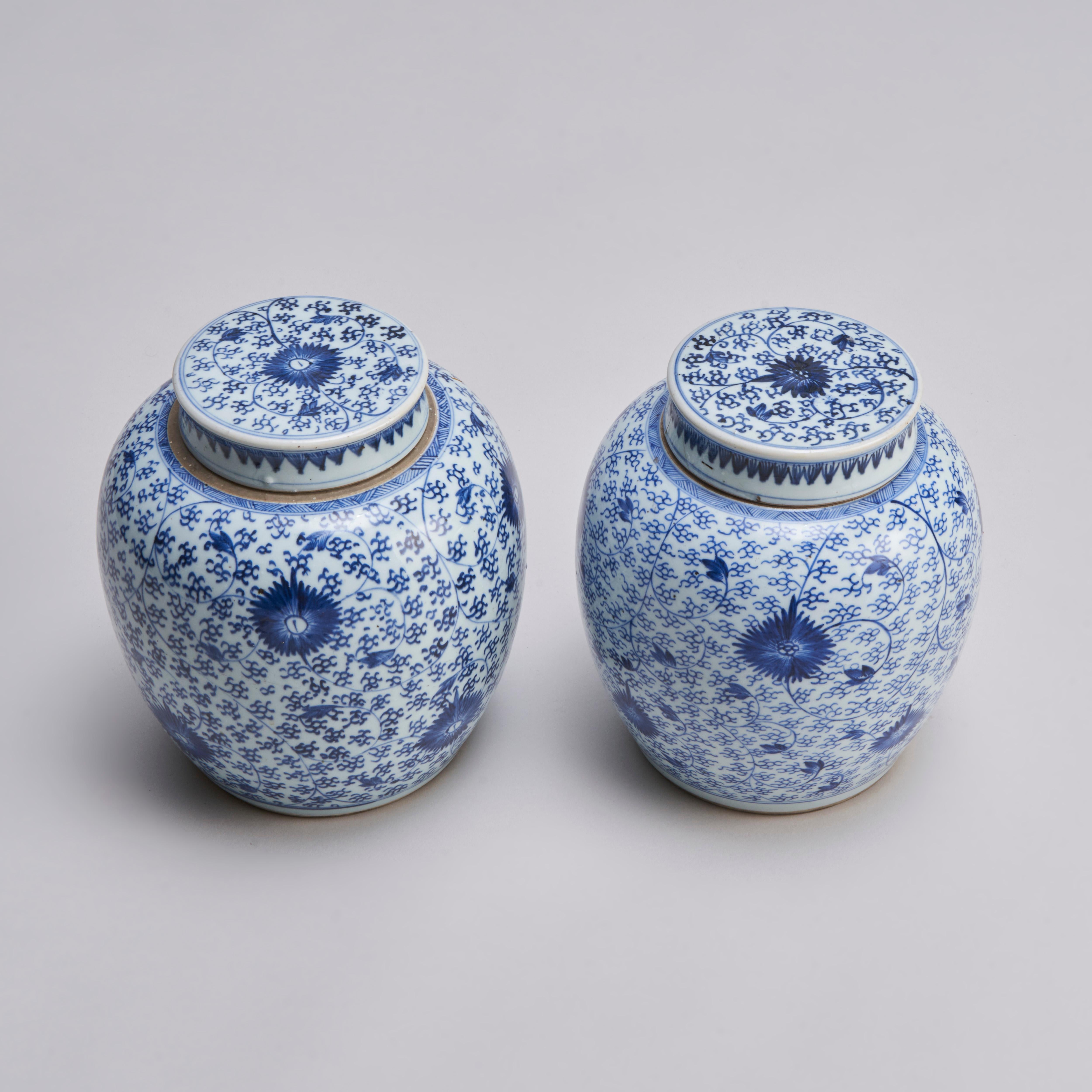 18th Century and Earlier A pair of attractive, 18th C Chinese porcelain blue and white jars and covers For Sale