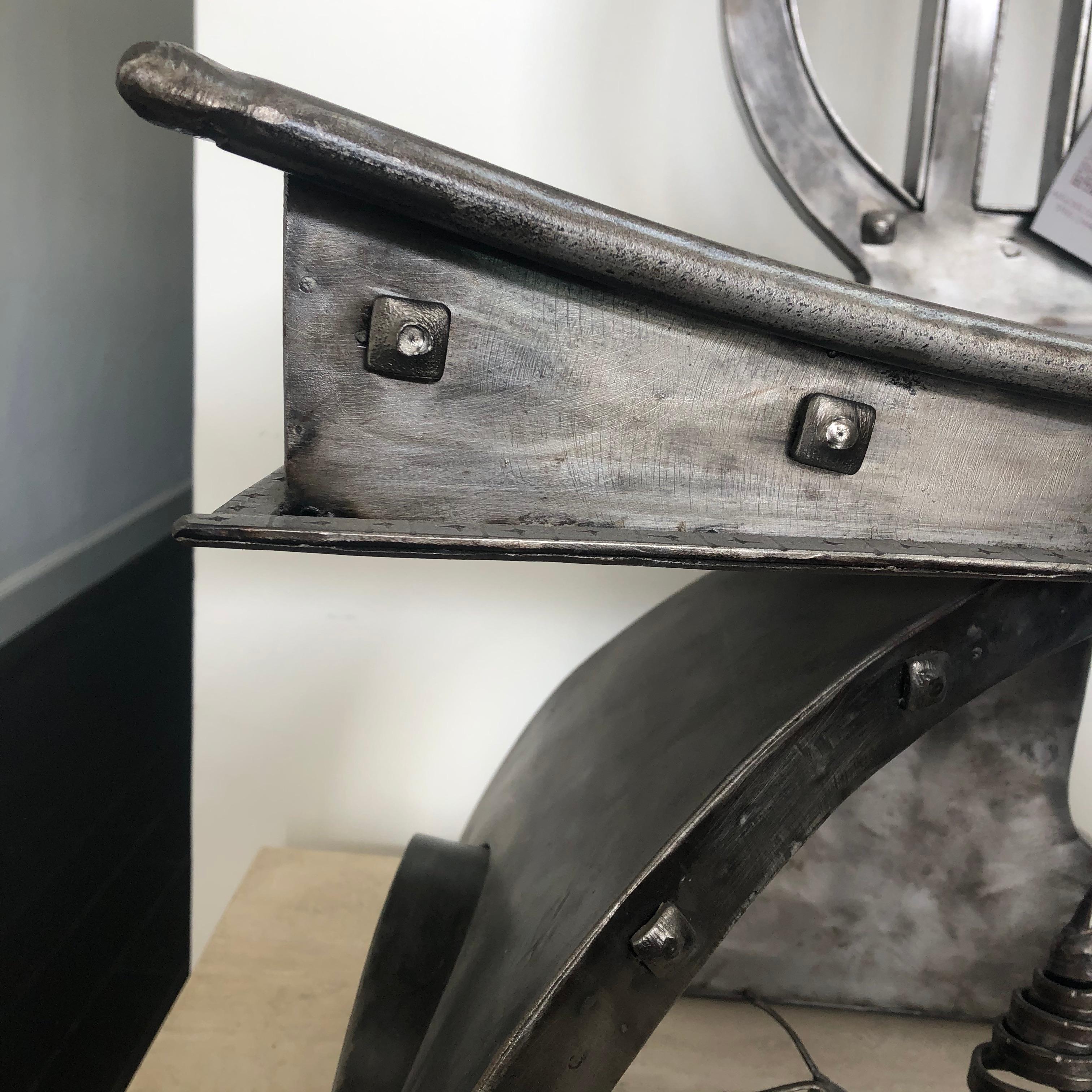 Paire de chaises d'entrée industrielles en acier Augosto Dionisi Fabbro Bon état - En vente à Sausalito, CA
