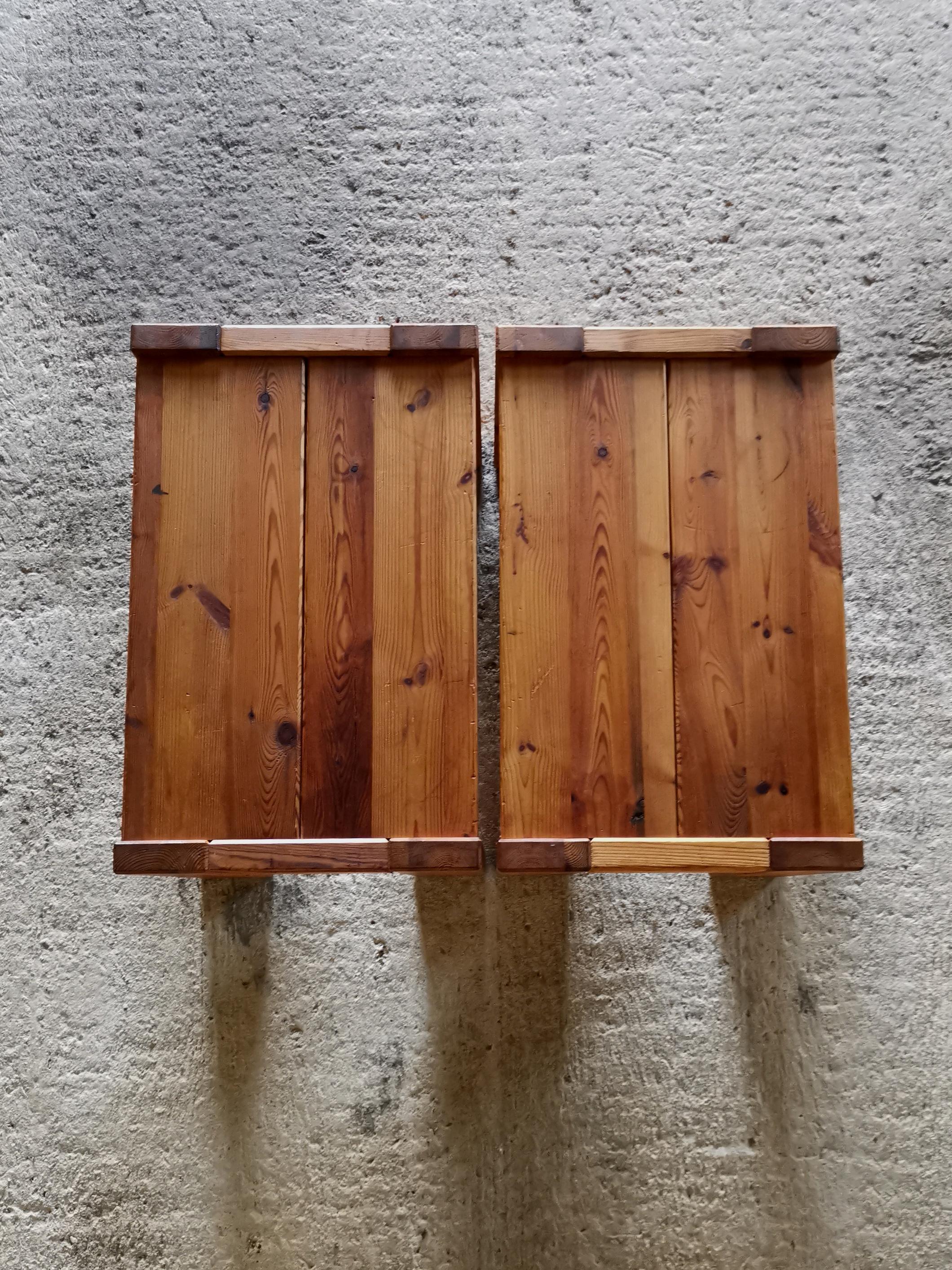 Pareja de mesas auxiliares de pino macizo de Axel Einar Hjorth, Suecia Años 30 en Bueno estado para la venta en Ystad, SE