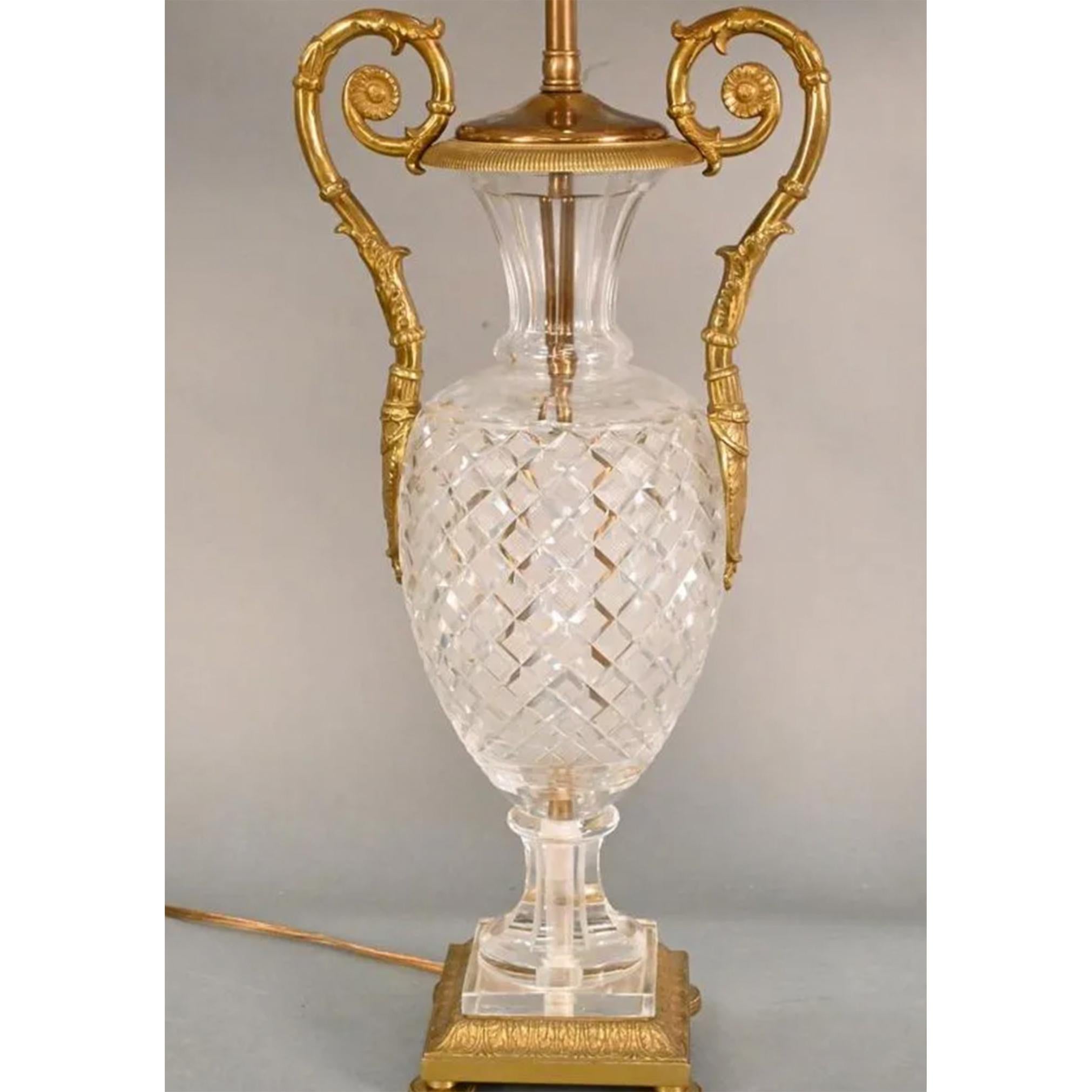 A pair of Baccarat cut crystal lamps

Empire style vases with lattice pattern and bronze scroll formed handles, resting on on bronze square base. 

Height: 29 in.