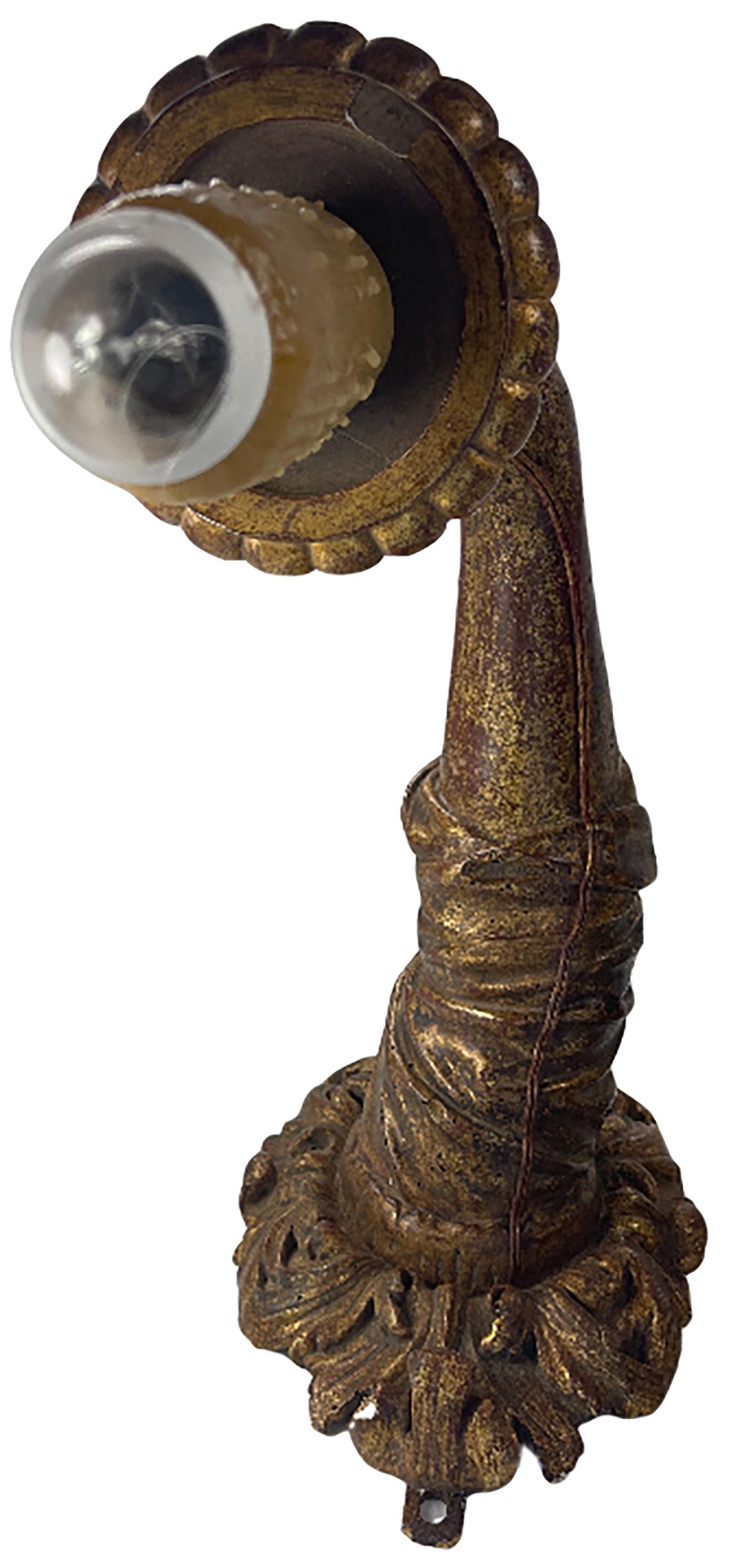 Pair of Baroque Wood Gilt 17th Century Italian Hand Carved Arm Sconces For Sale 5