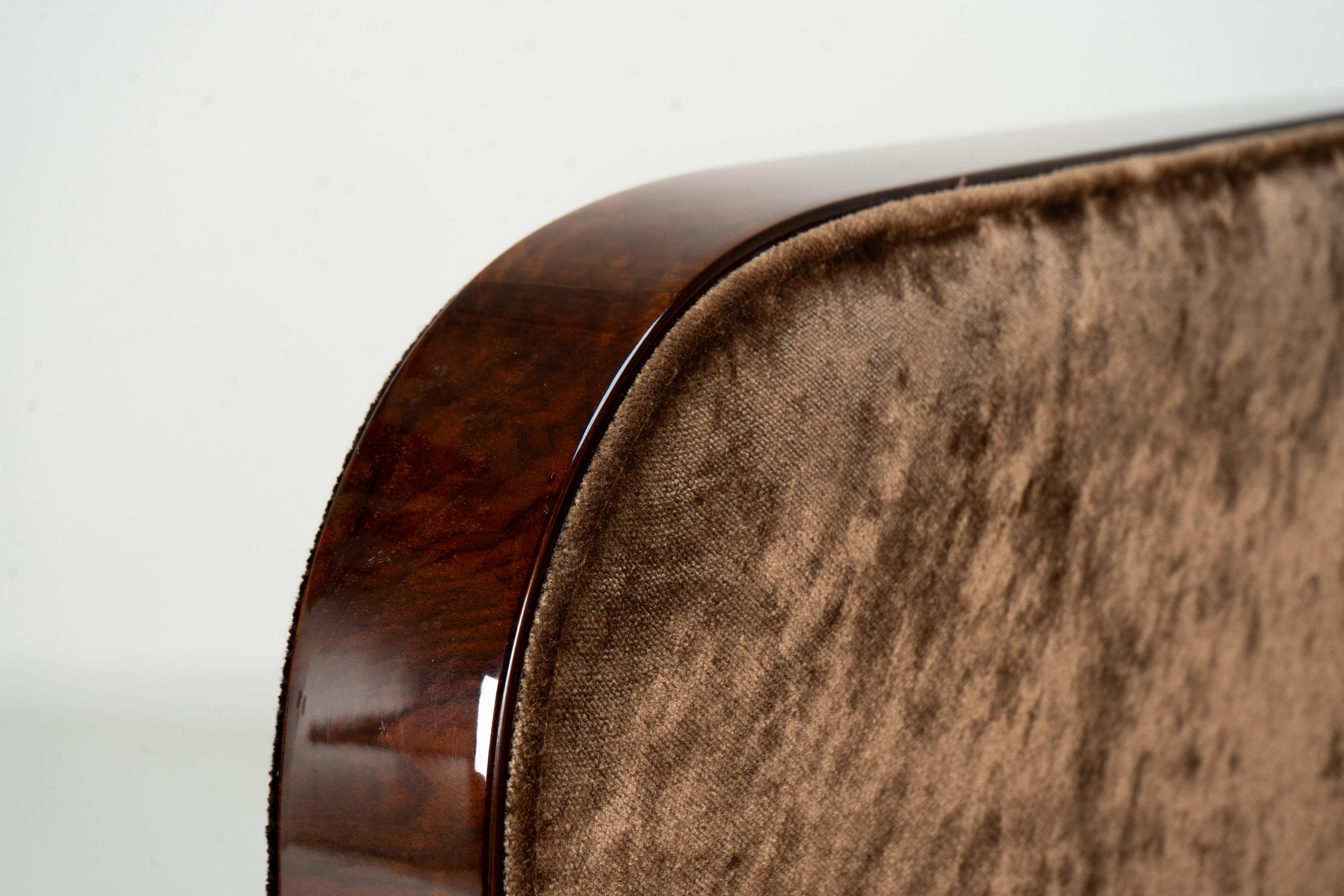XX secolo A Pair of Barrel-Back Arm chairs in vendita