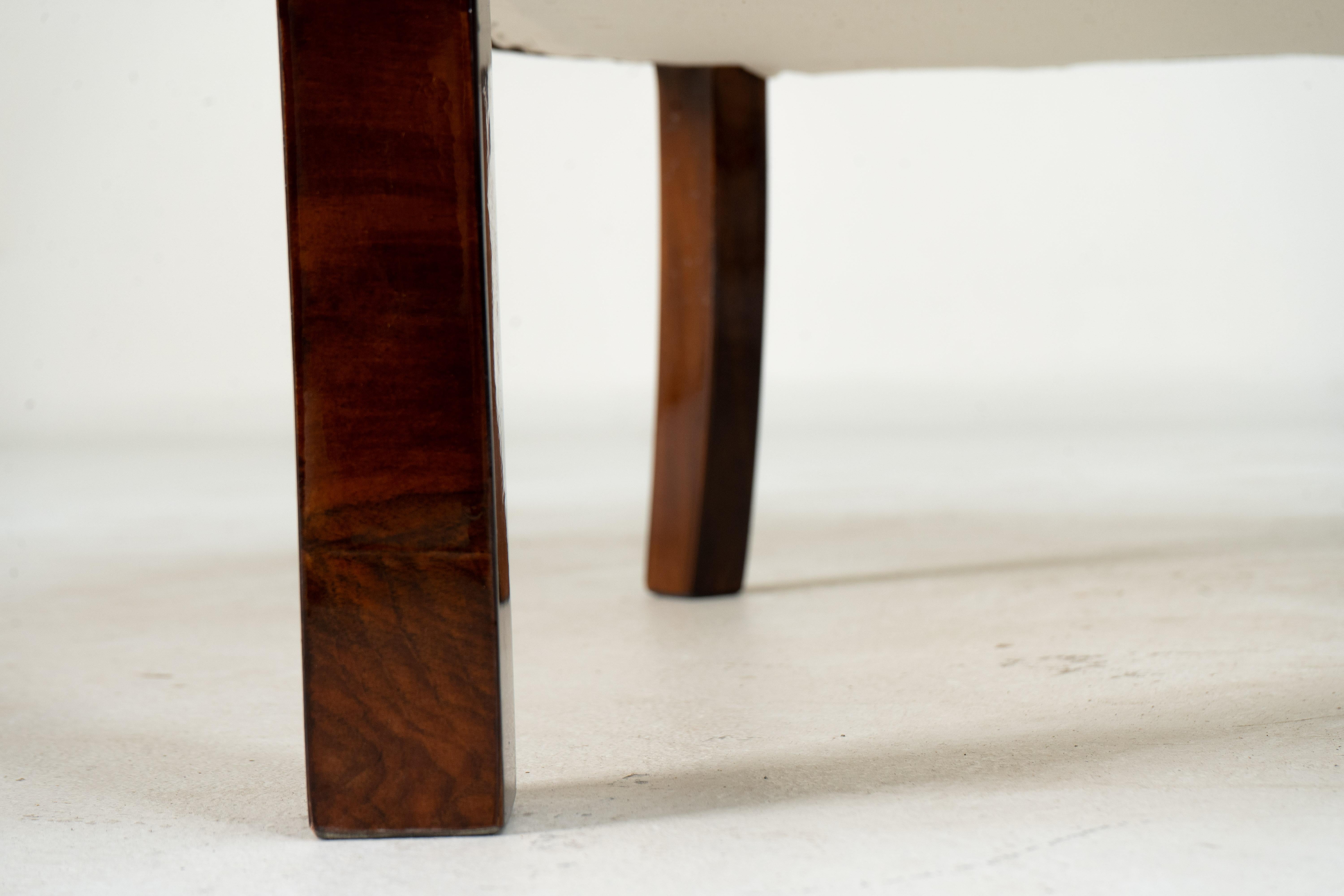 A Pair of Barrel-Back Arm chairs in vendita 1