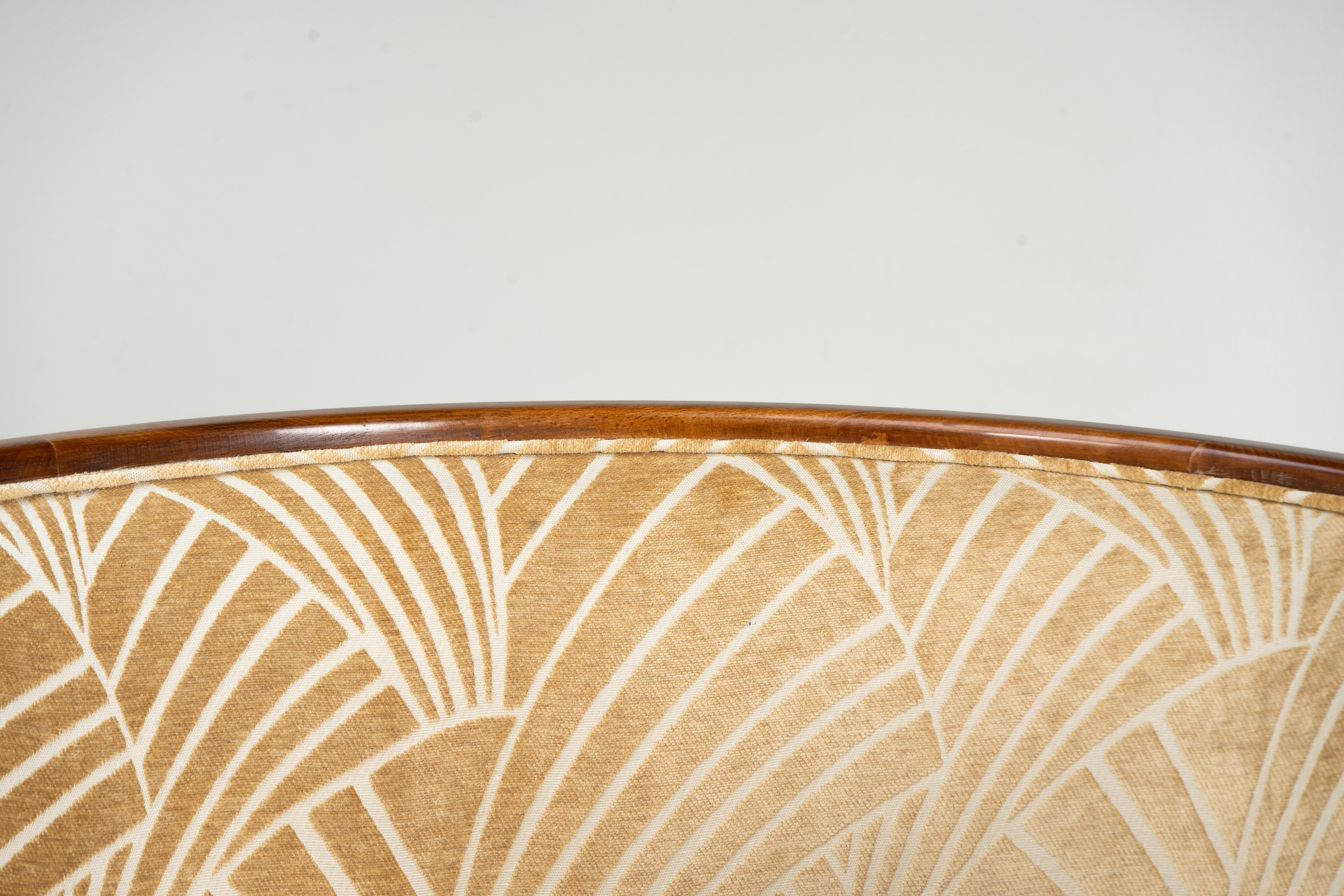 A Pair of Barrel-Back Art Deco Lounge Chairs For Sale 5