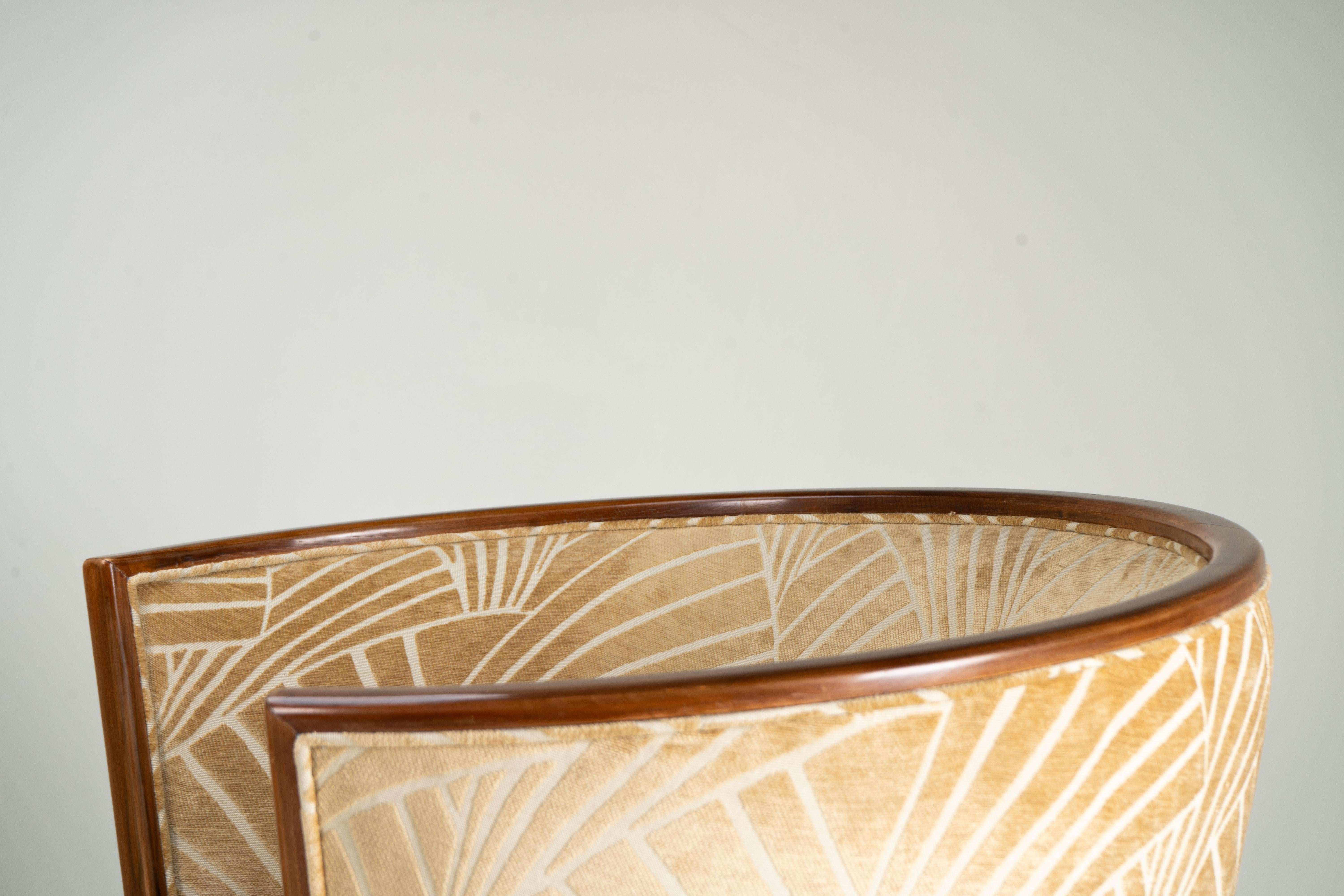 A Pair of Barrel-Back Art Deco Lounge Chairs For Sale 6
