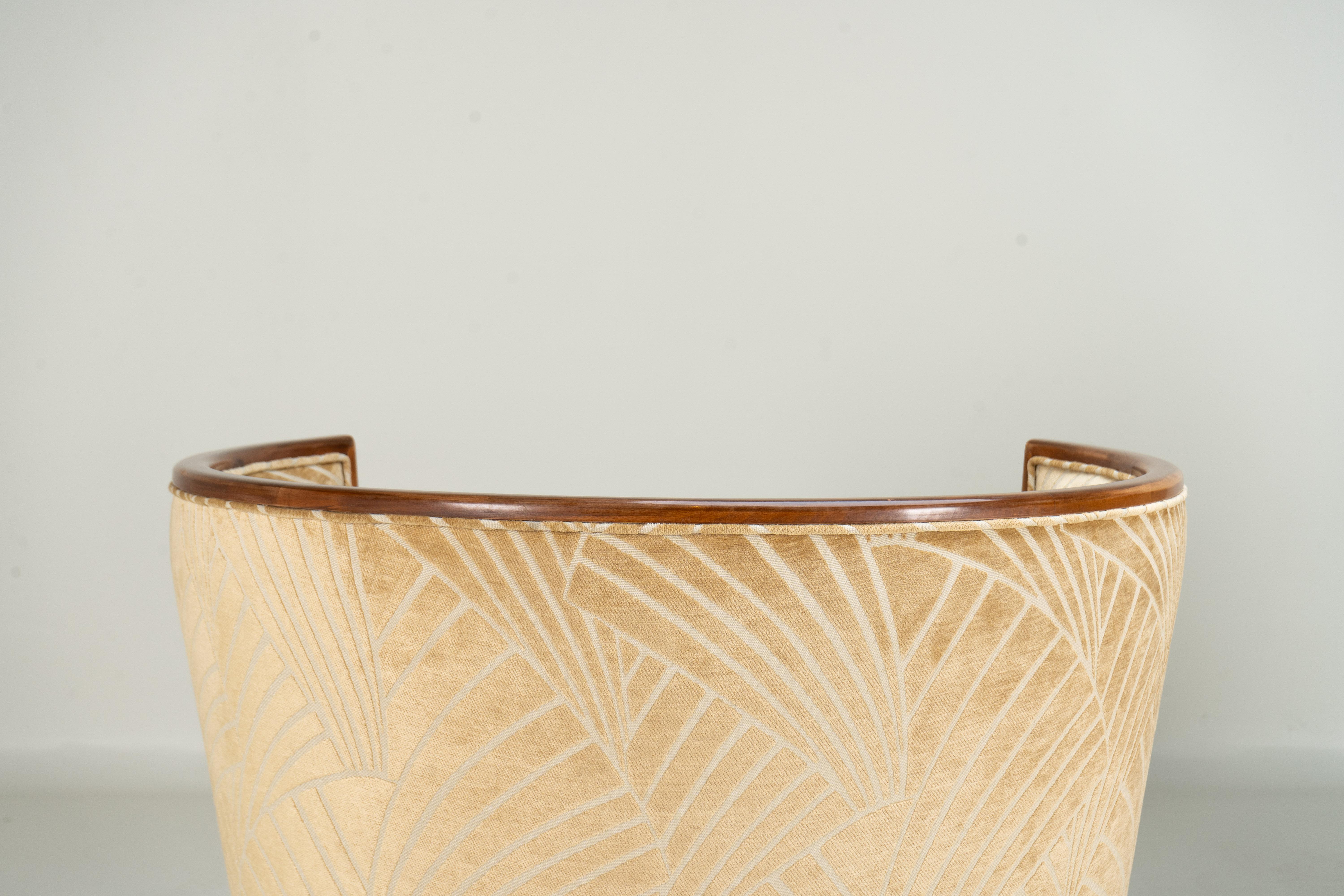 A Pair of Barrel-Back Art Deco Lounge Chairs For Sale 8
