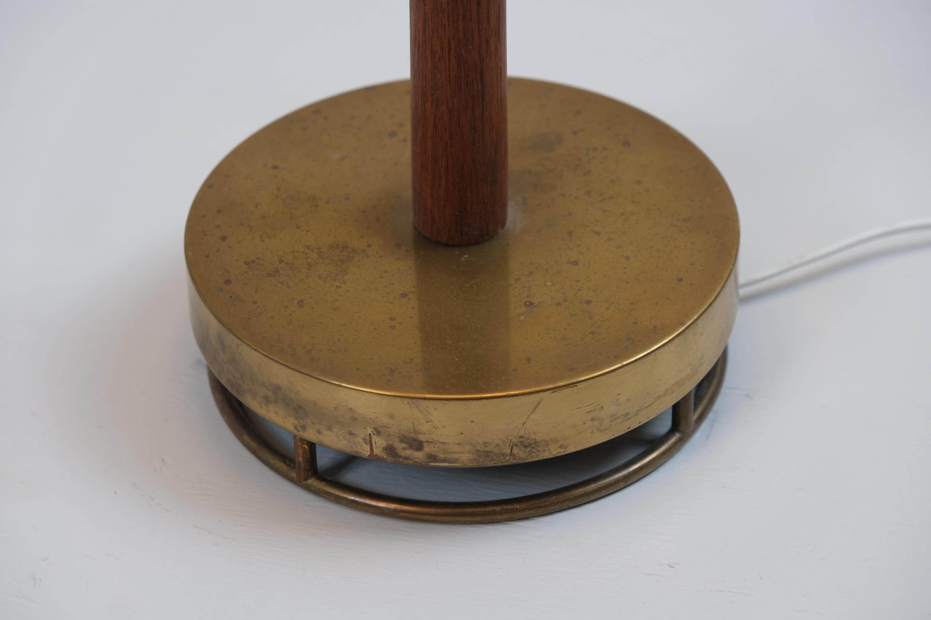 Ein Paar Stehlampen aus Bass und Teakholz, Maria Lindeman zugeschrieben, Idman, 1950er Jahre im Angebot 5