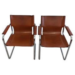 Paire de chaises visiteurs en cuir Bauhaus de Mart Stam, produites par Matteo Grassi.