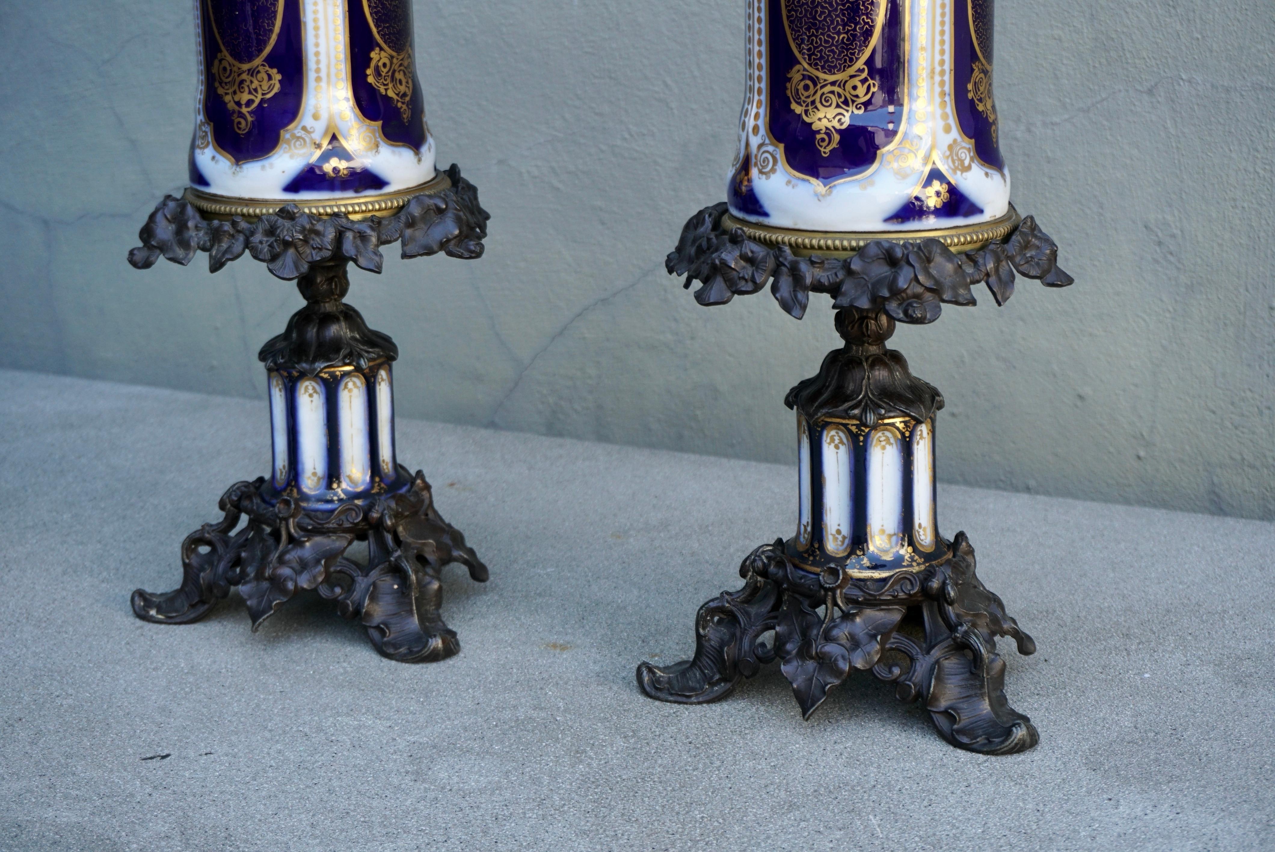 XIXe siècle Paire de lampes à huile de Bayeux avec montures en bronze en vente