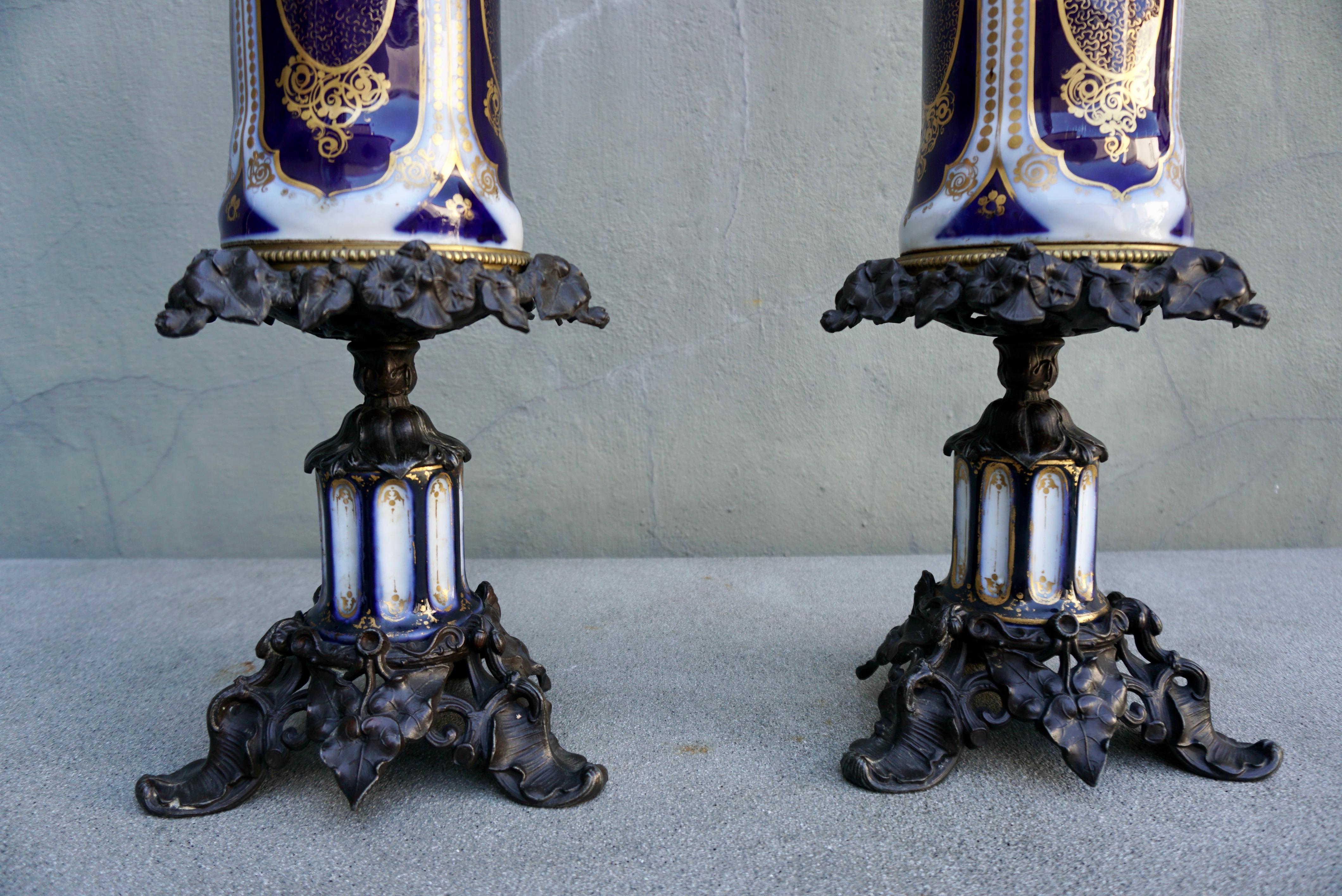 Bronze Paire de lampes à huile de Bayeux avec montures en bronze en vente