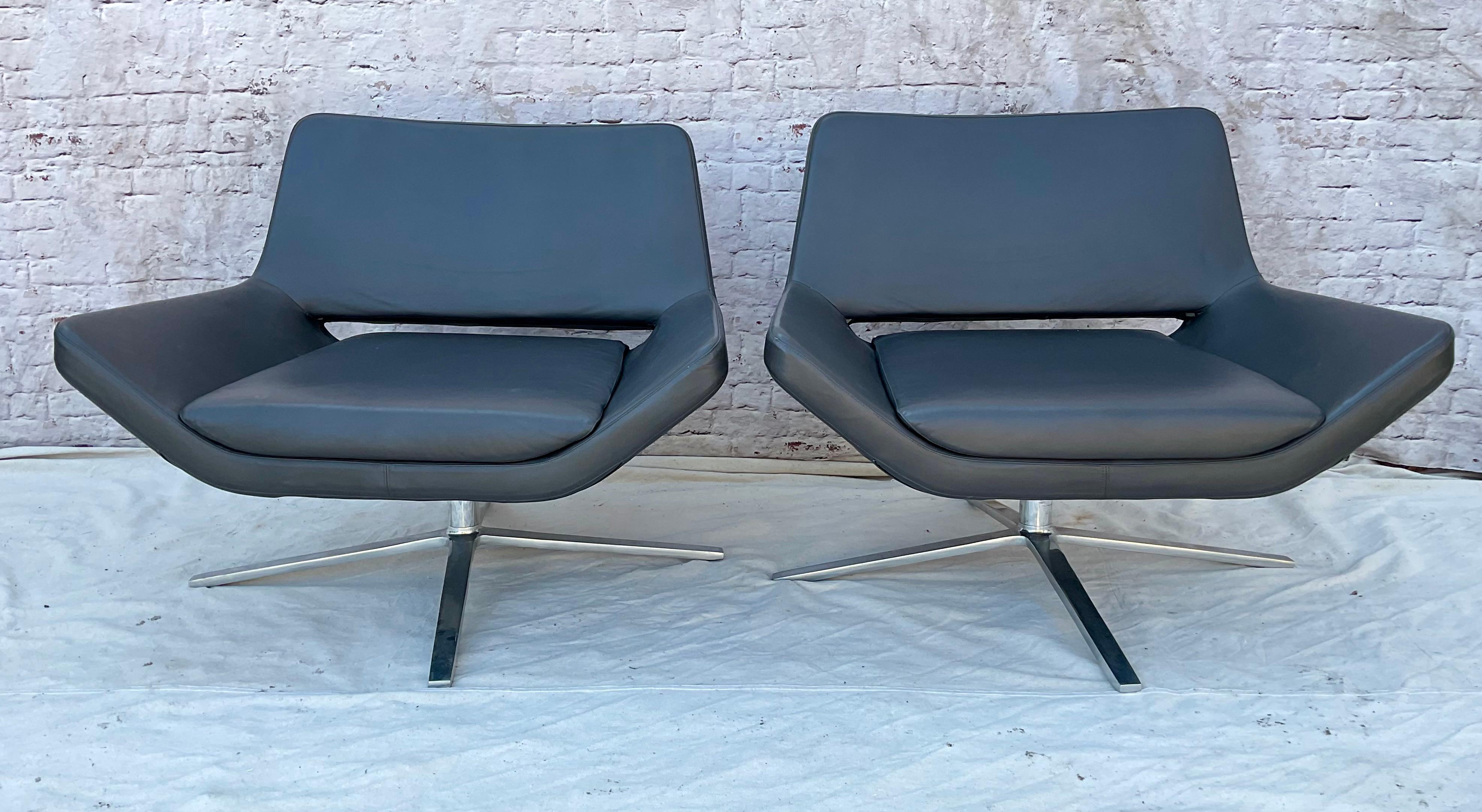 Designed by Jeffrey Bernett for B&B Italia. A pair of modern B&B Italia Metropolitan Armchairs. A masterful blend of modern design and supreme comfort. Features upholstered fabric and rests on a swivel base that allows for optimal rotation and