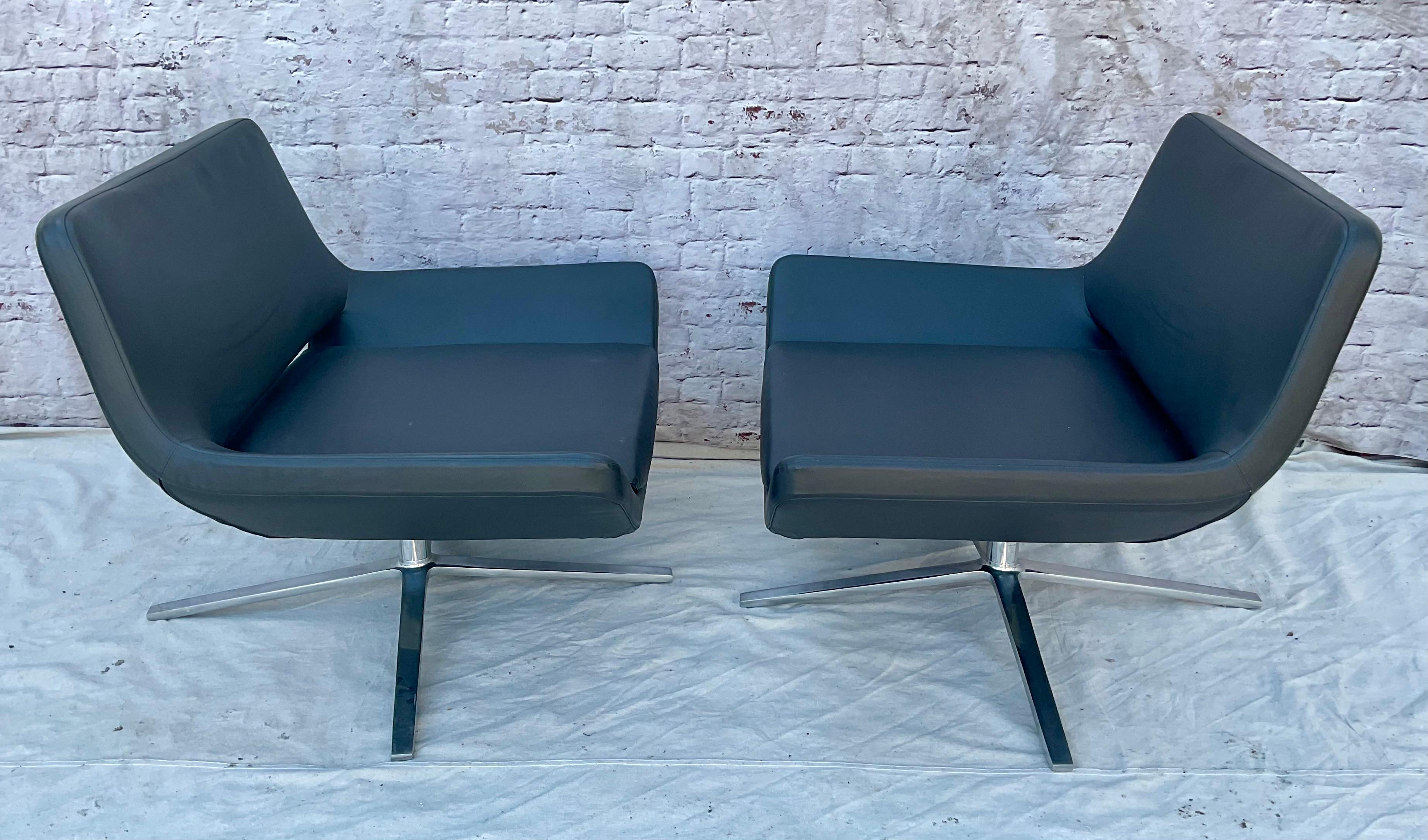 A Pair Of B&B Italia Metropolitan Armchairs In Good Condition For Sale In Bradenton, FL