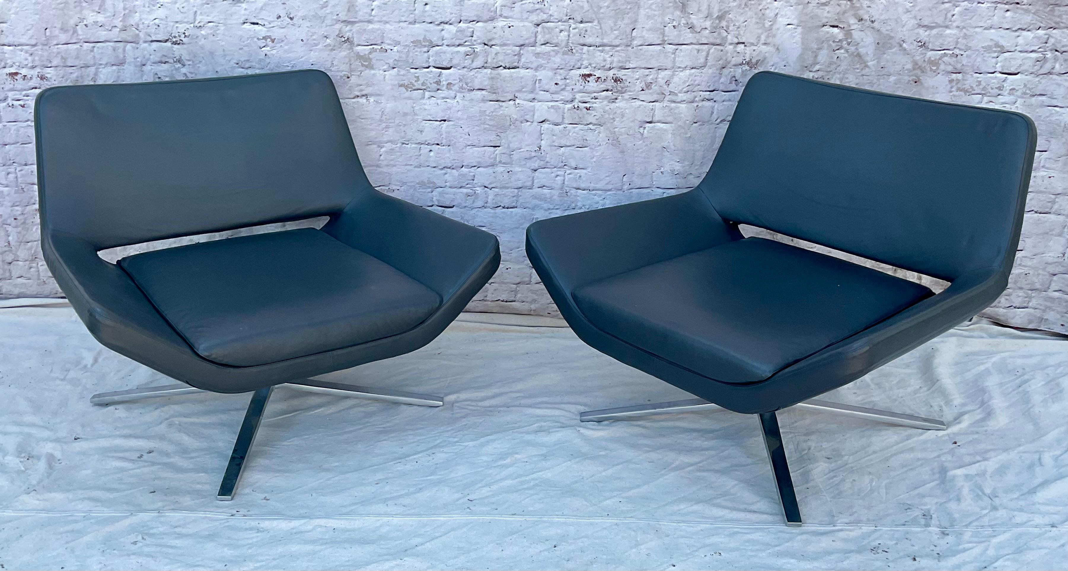 A Pair Of B&B Italia Metropolitan Armchairs For Sale 2