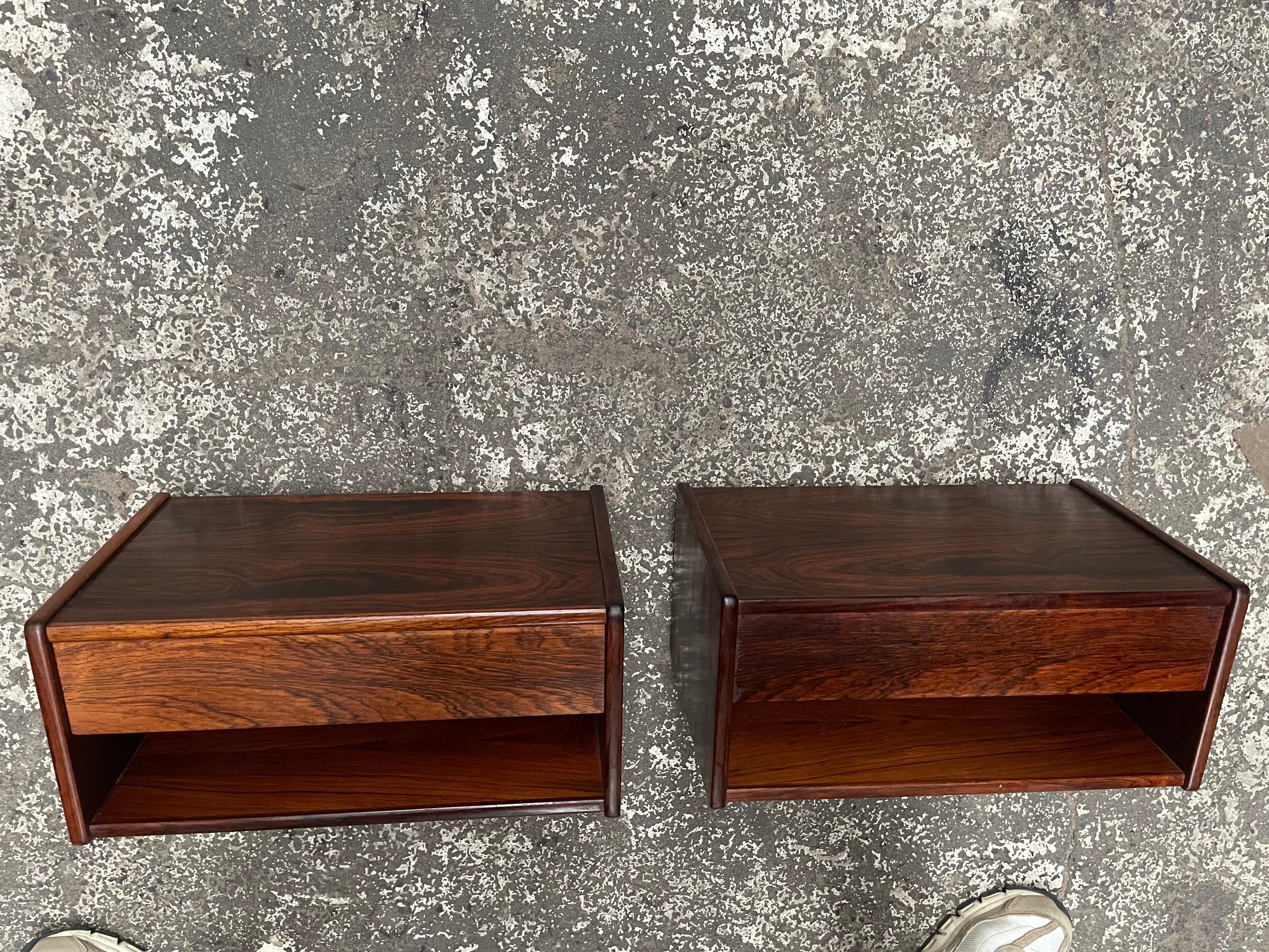 A pair of beautiful Danish floating night stands from the 1960´s 2