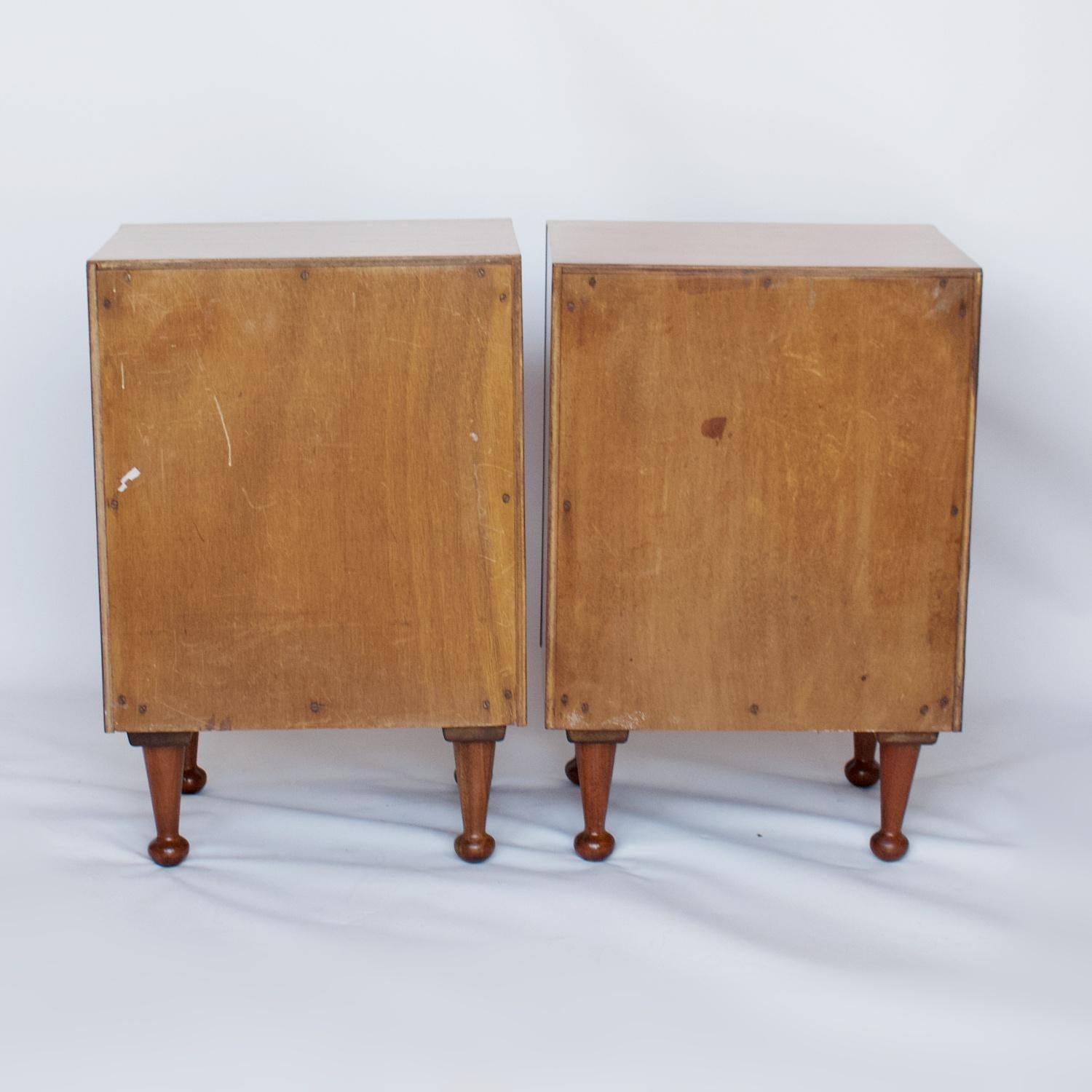 Mid-20th Century Pair of Bedside Cabinets by Heal's of London, circa 1950 