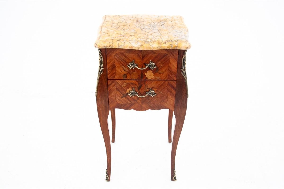 A pair of bedside tables with a stone top, France, circa 1880. In Good Condition In Chorzów, PL
