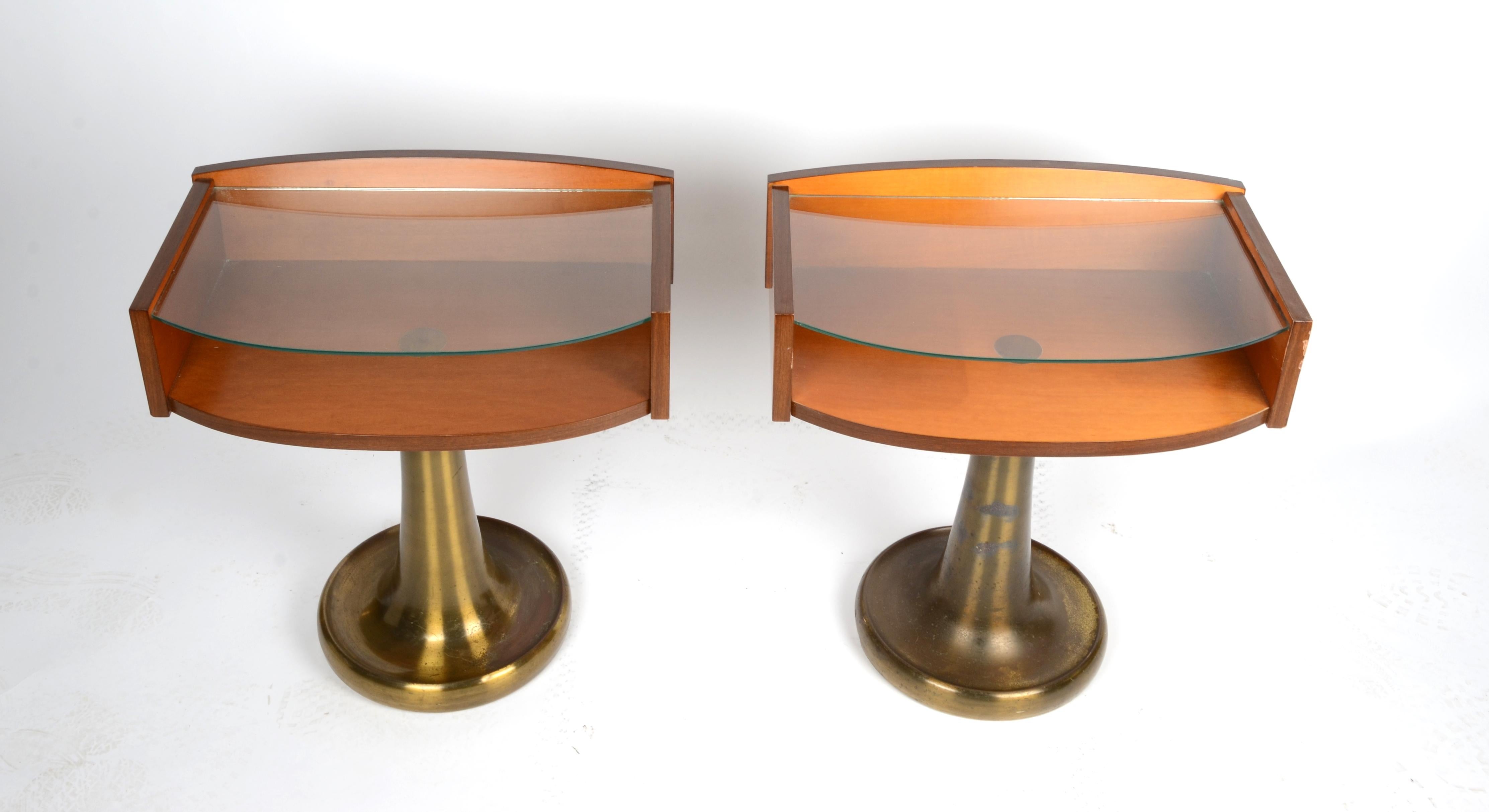 A pair of bedside tables in laquered wood and brass. By Ronchetti & Porri, Italy ca 1960/70s.