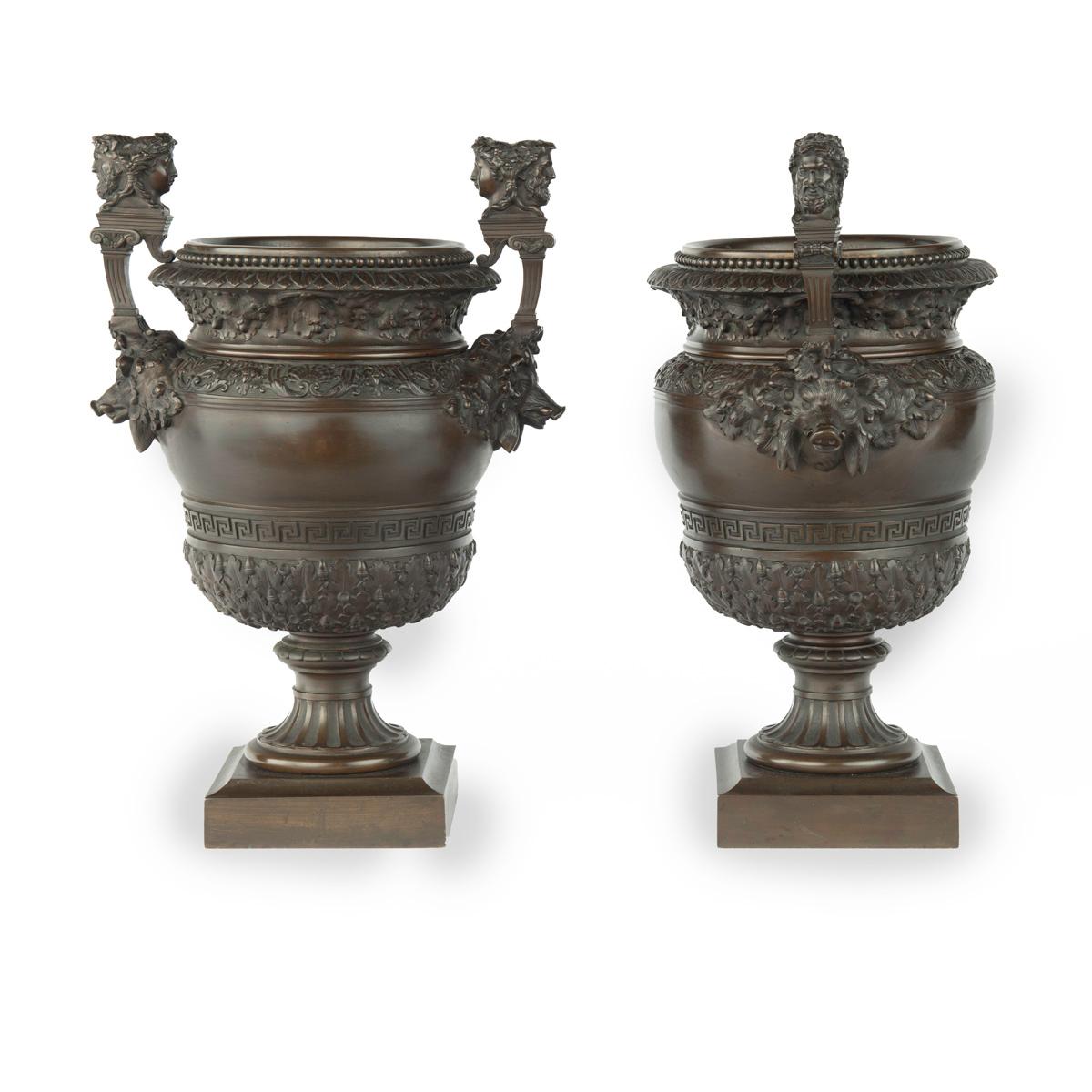 A pair of Belgian bronze urns by Luppens, Brussels For Sale 4