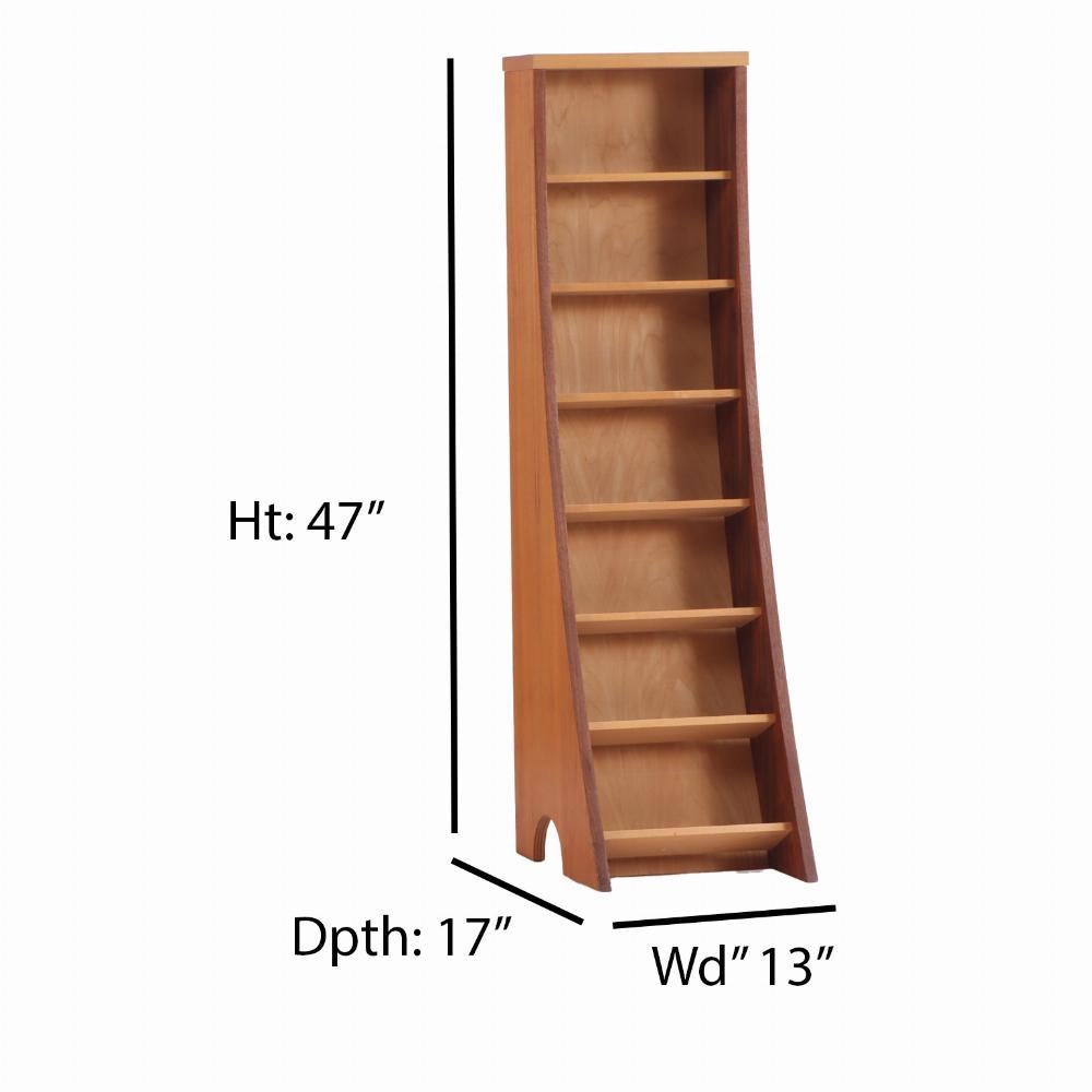 Queste splendide librerie curve, ciascuna con sette ripiani, sono bicolore con gli interni in noce biondo.  La parte posteriore delle librerie è completamente rifinita, quindi queste bellezze possono trovarsi al centro di una stanza per essere