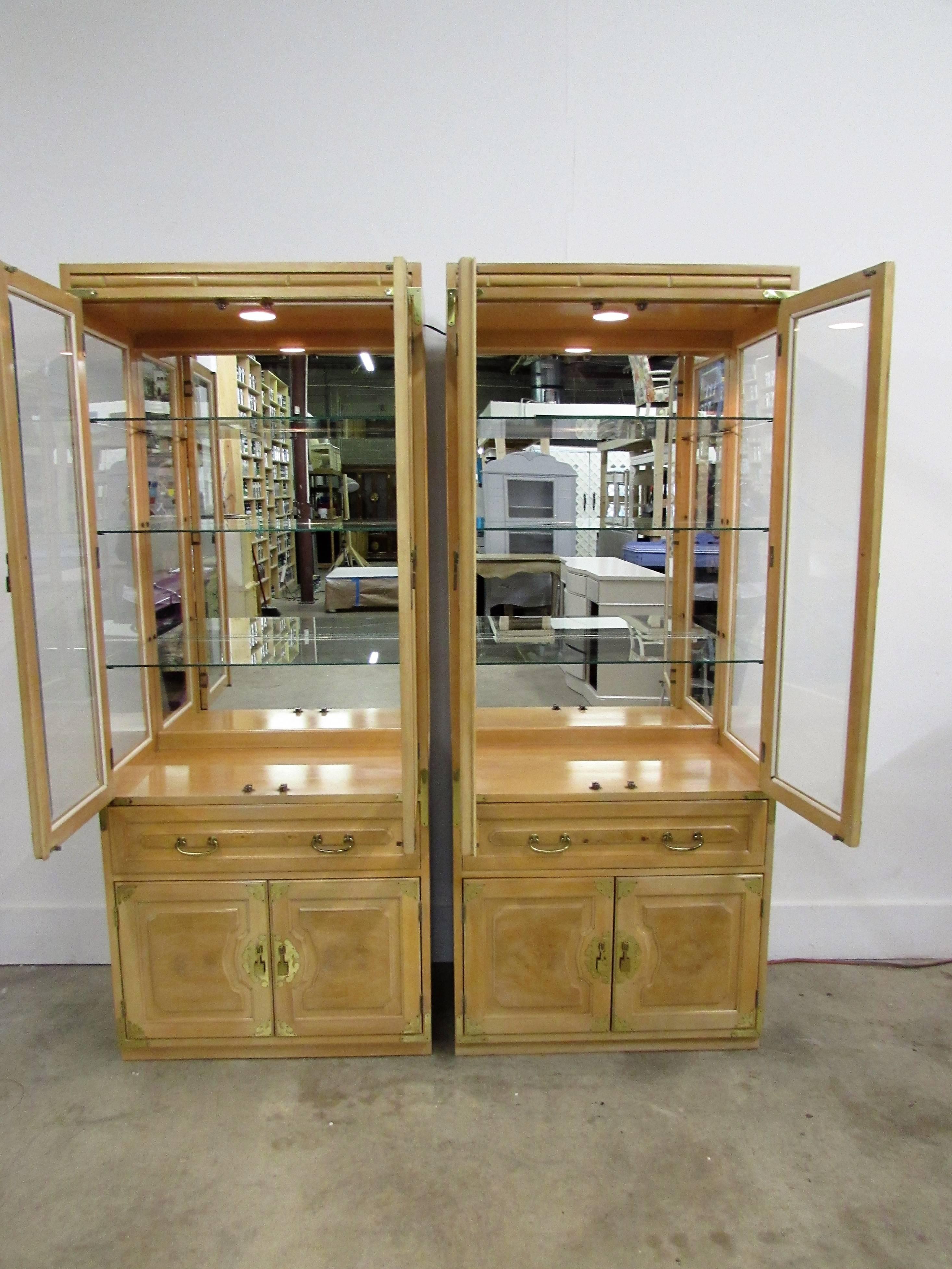 Hollywood Regency Pair of Bernhardt Chinoiserie Cabinets For Sale
