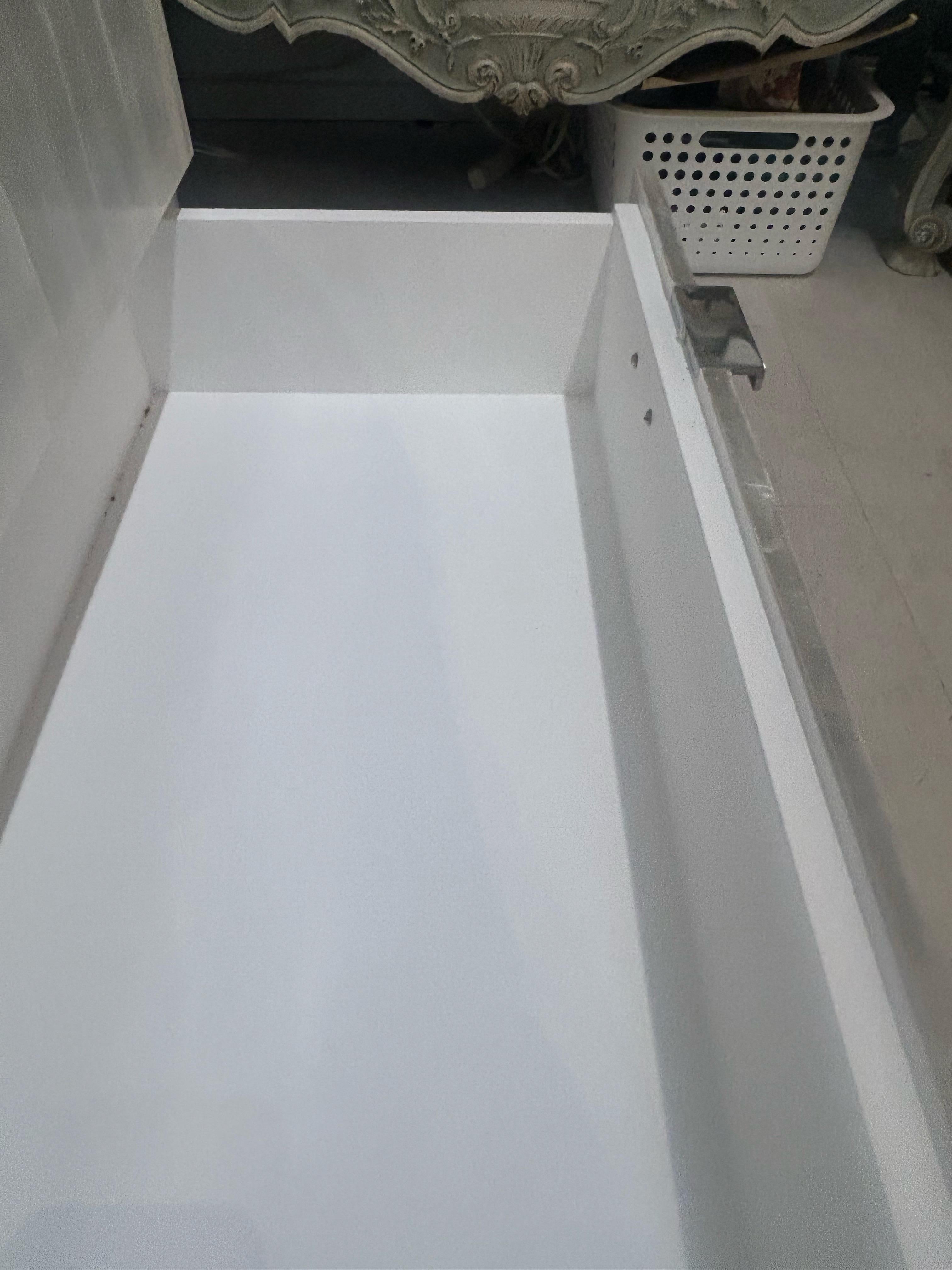 Una coppia di comodini Bernhardt Salka in cristallo di selenite in vendita 2