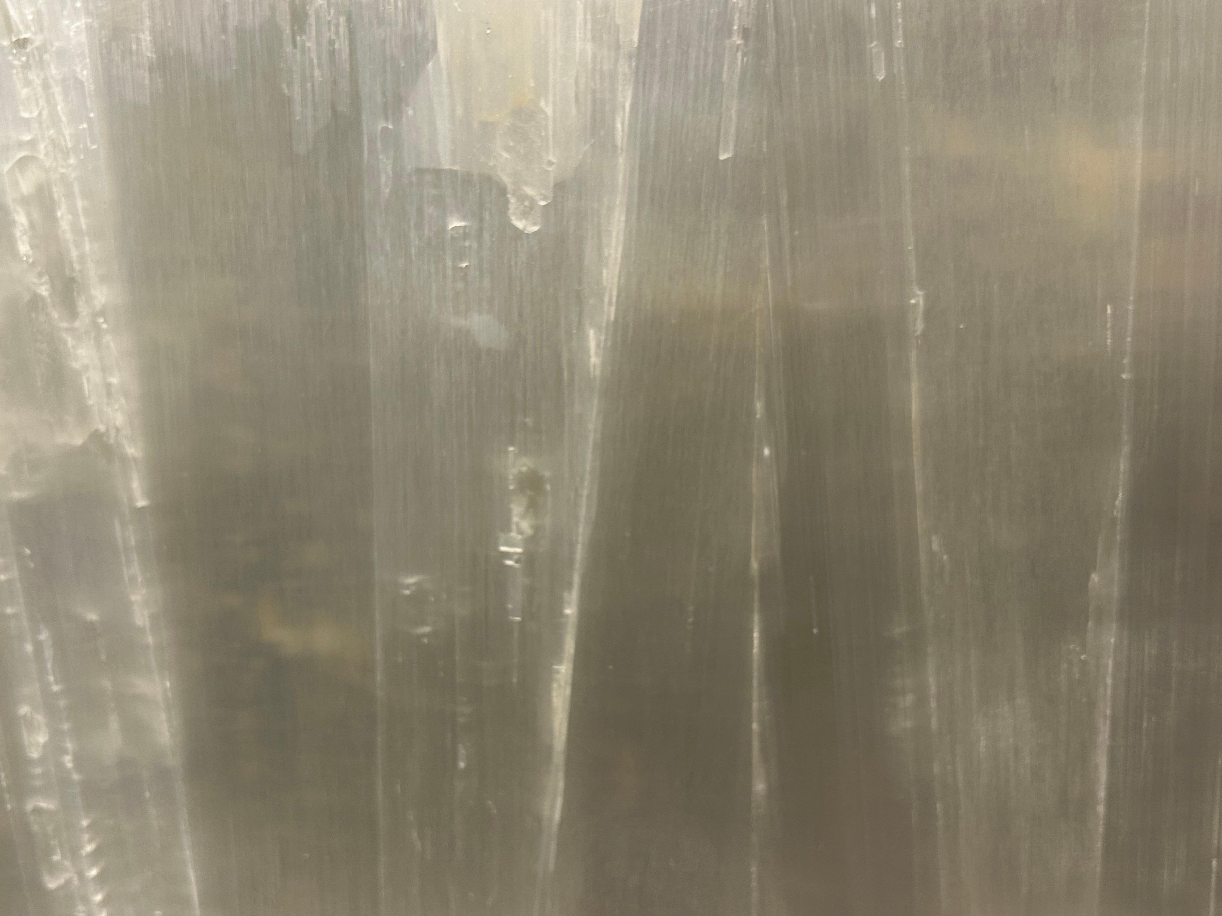 Una coppia di comodini Bernhardt Salka in cristallo di selenite in vendita 4