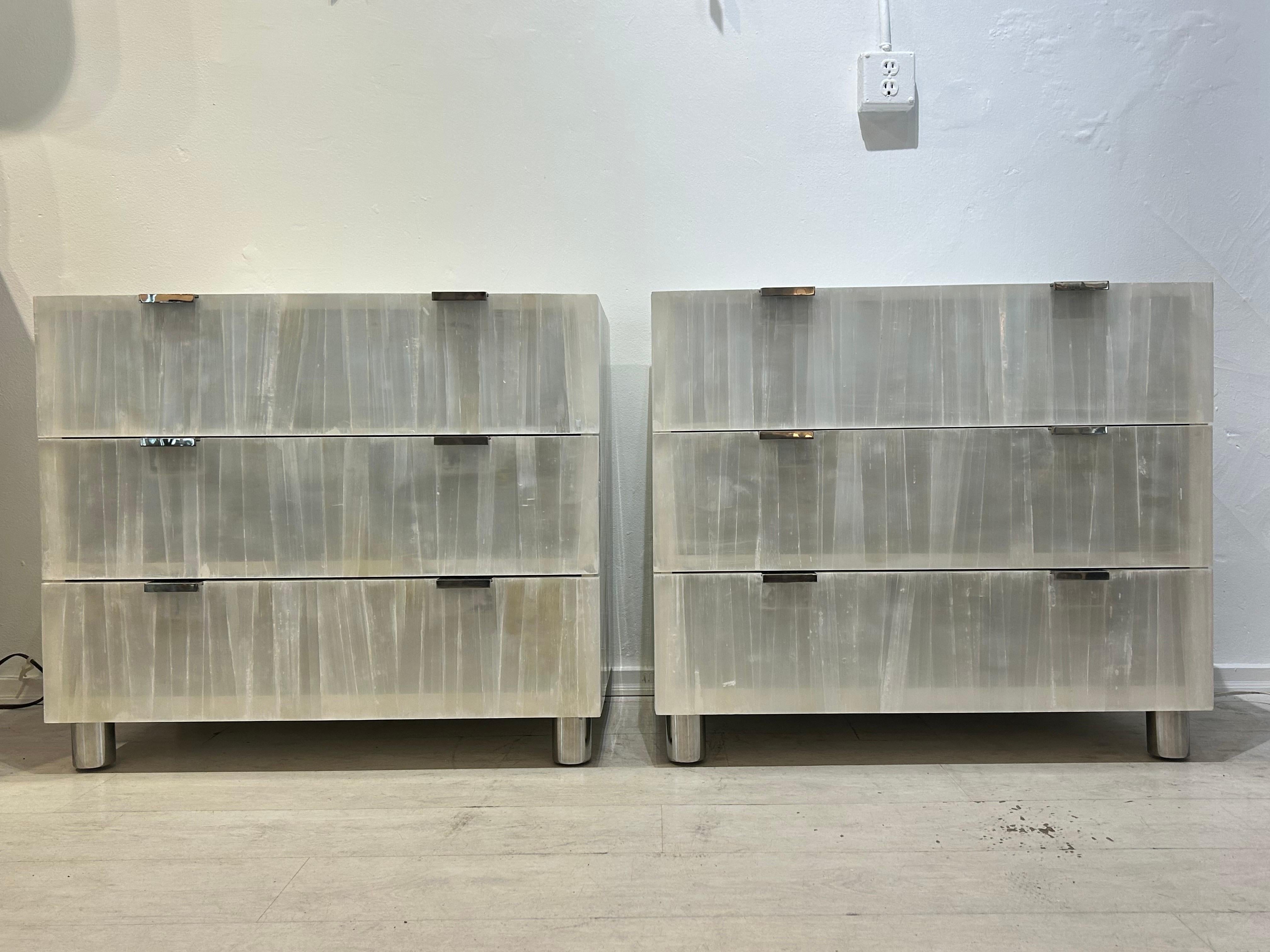 Una coppia di comodini Bernhardt Salka in cristallo di selenite in vendita 14