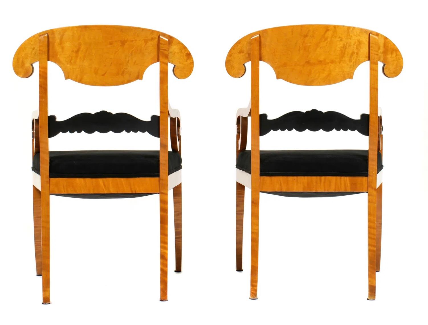 Un par de sillones de estilo Biedermeier Alemán en venta