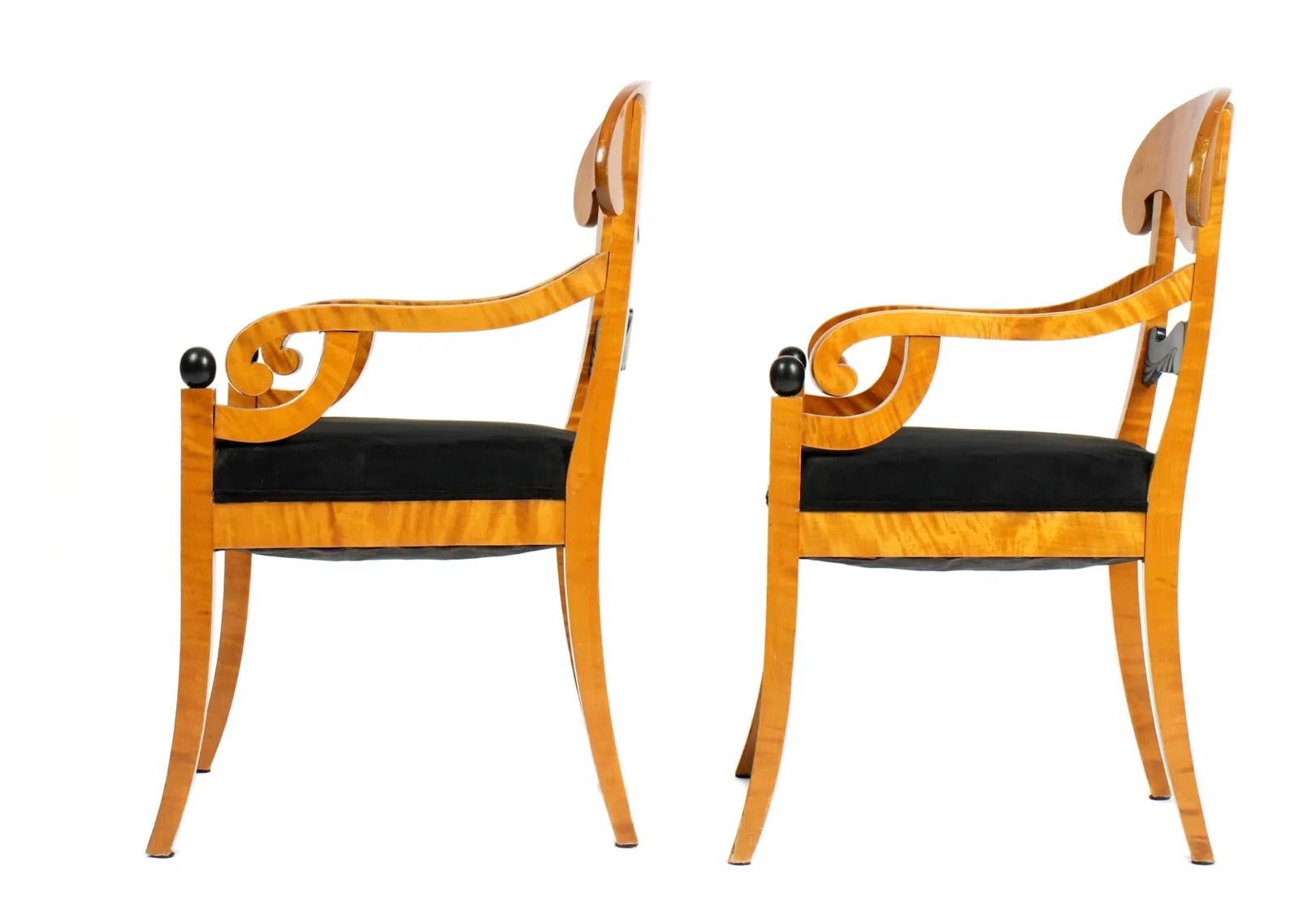 Un par de sillones de estilo Biedermeier en Bueno estado para la venta en Bradenton, FL