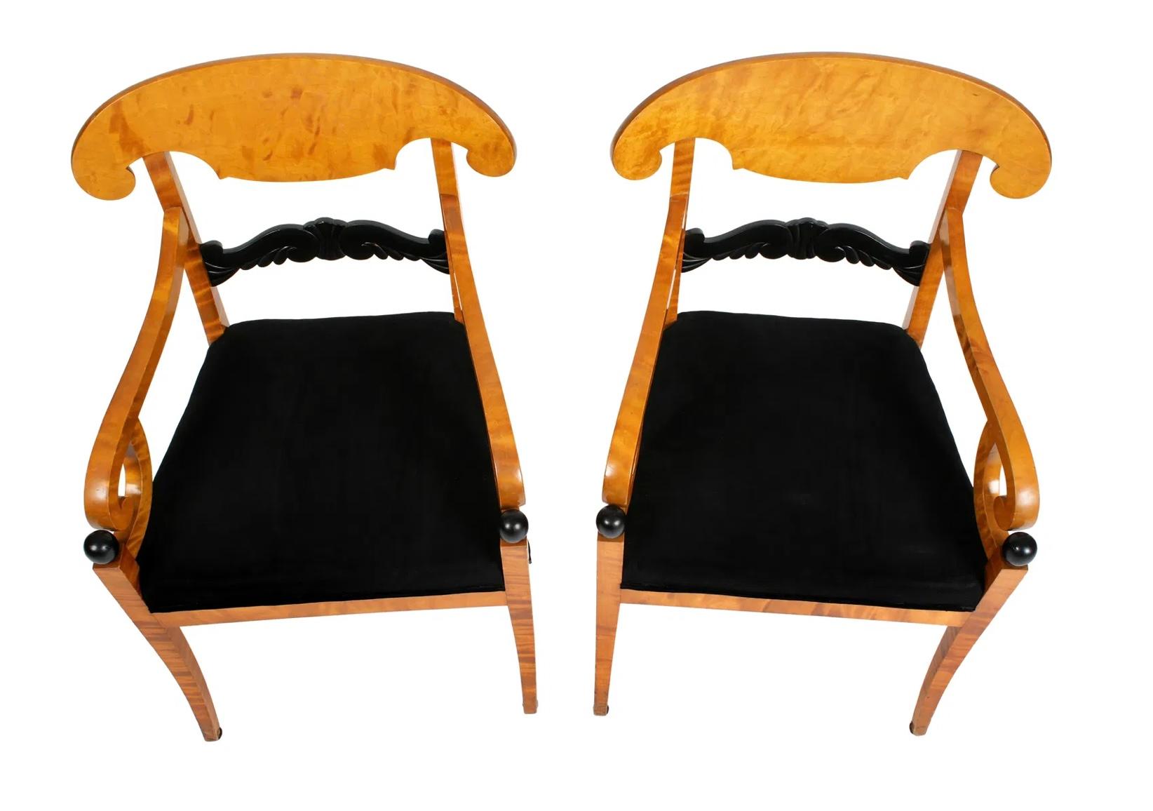 Un par de sillones de estilo Biedermeier siglo XX en venta
