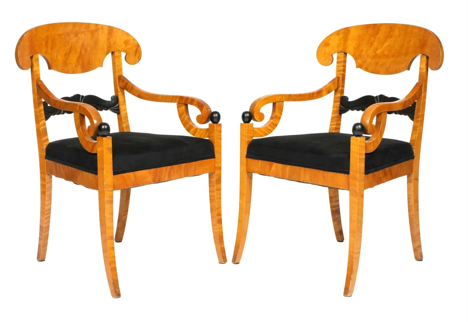 Un par de sillones de estilo Biedermeier en venta 1