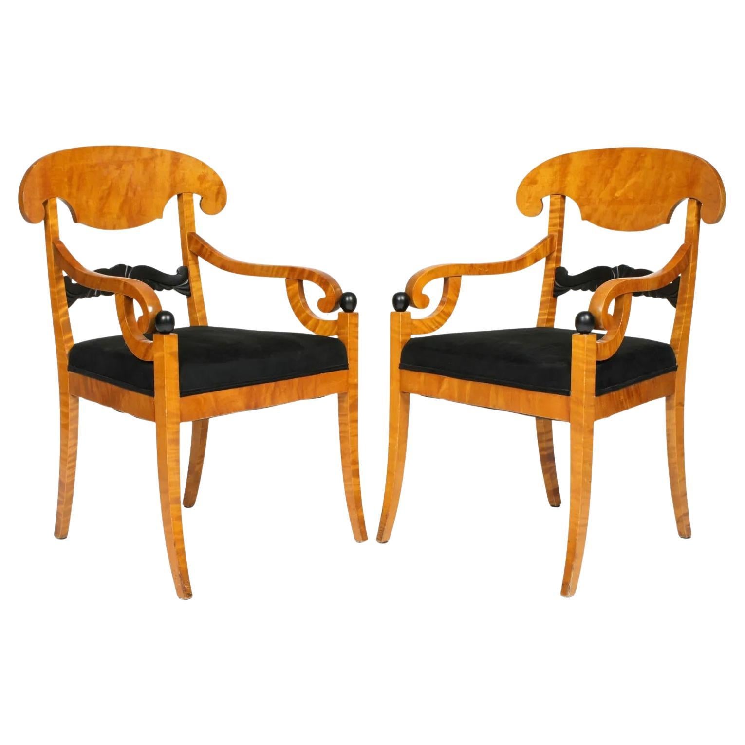 Un par de sillones de estilo Biedermeier