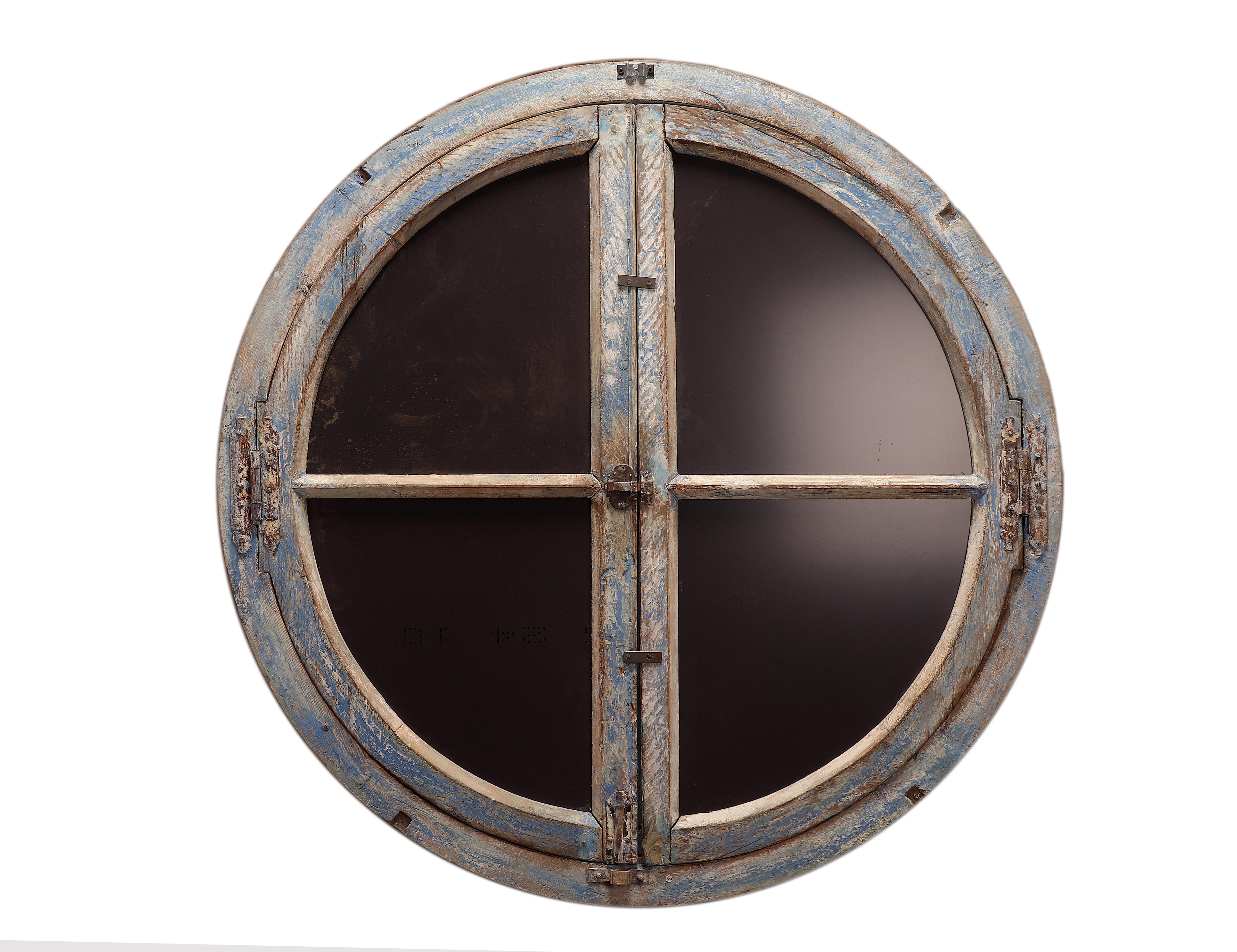 Pair of Big Round Wooden Frame Mirrors, France, XVII Century For Sale 1