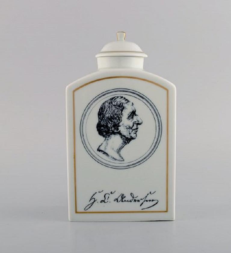 Une paire de Bing & Grondahl H.C. Boîtes à thé Andersen en porcelaine avec des motifs de Copenhague et d'Odense.
Mesures : 19 x 10,5 cm.
Estampillé.
En parfait état.
