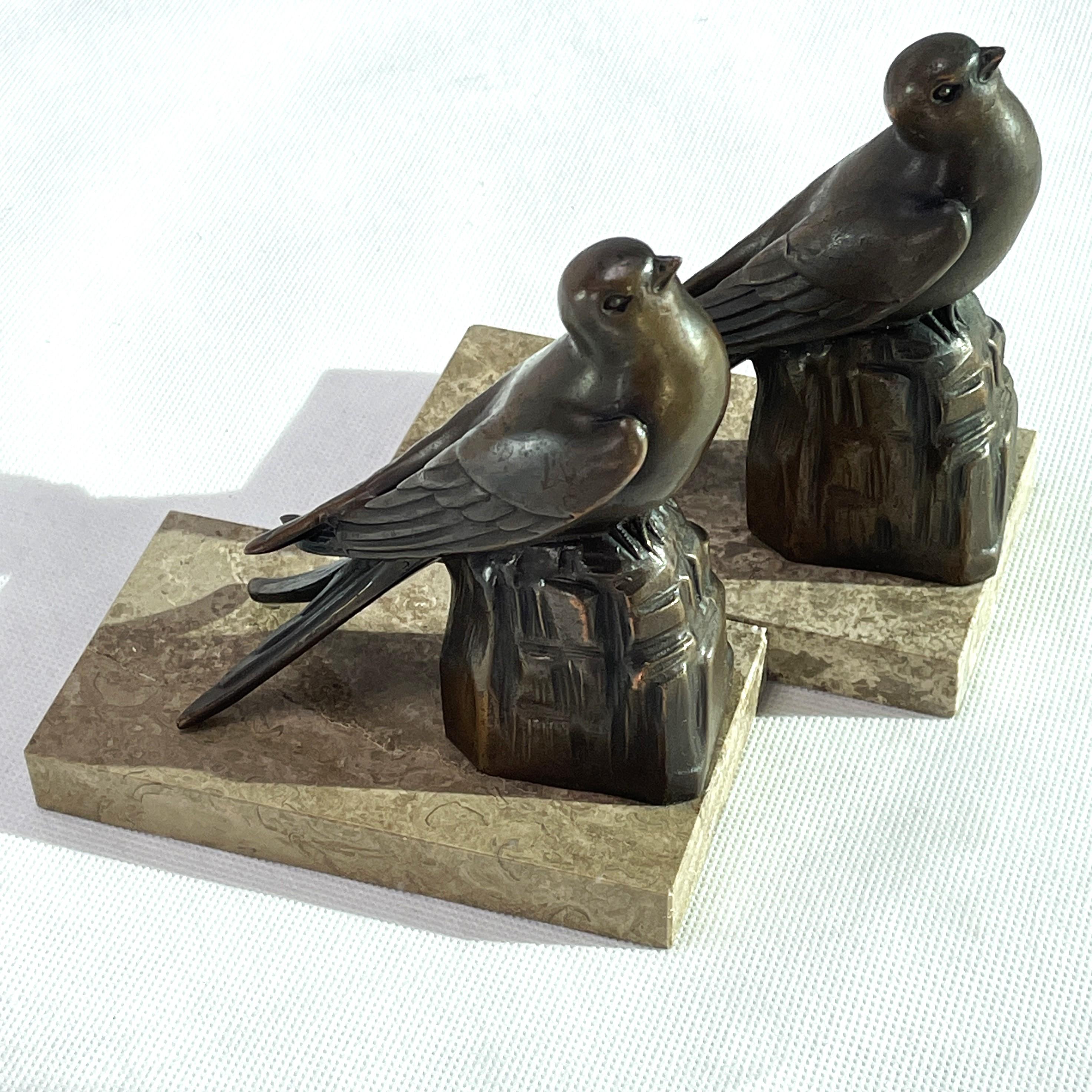 Ein Paar Vogel-Buchstützen ART DECO, 1930er Jahre (Art déco) im Angebot