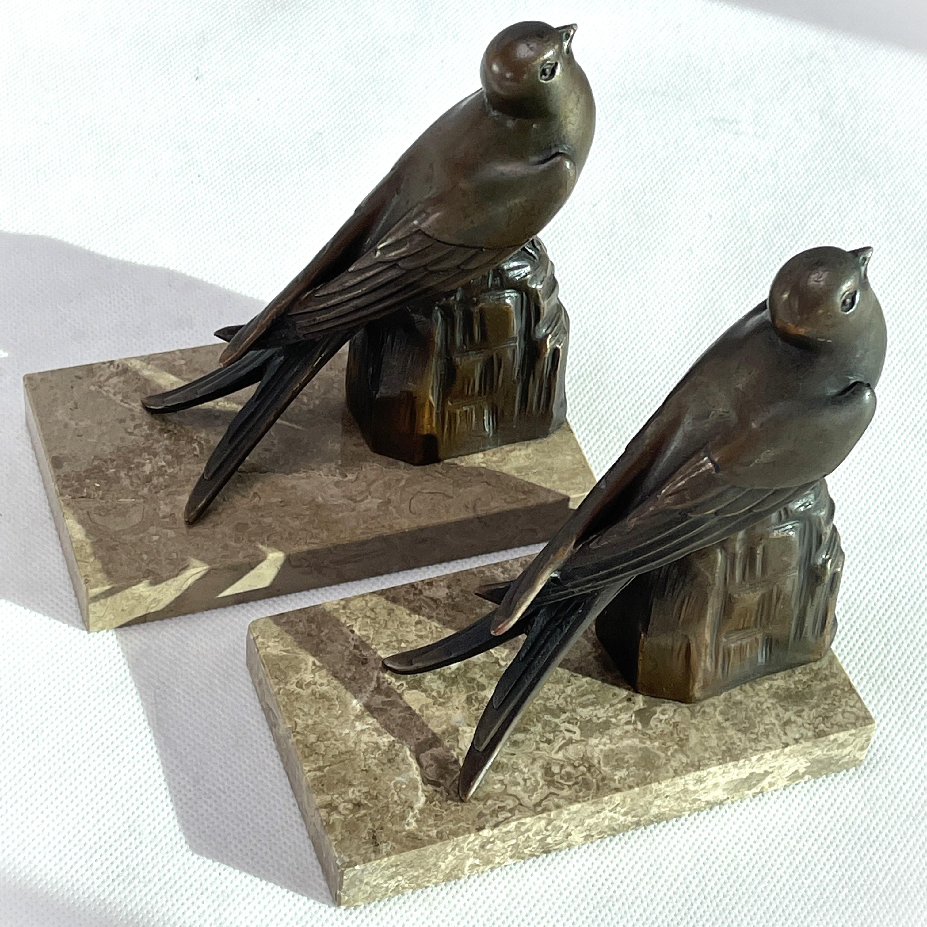 Ein Paar Vogel-Buchstützen ART DECO, 1930er Jahre im Zustand „Gut“ im Angebot in Saarburg, RP