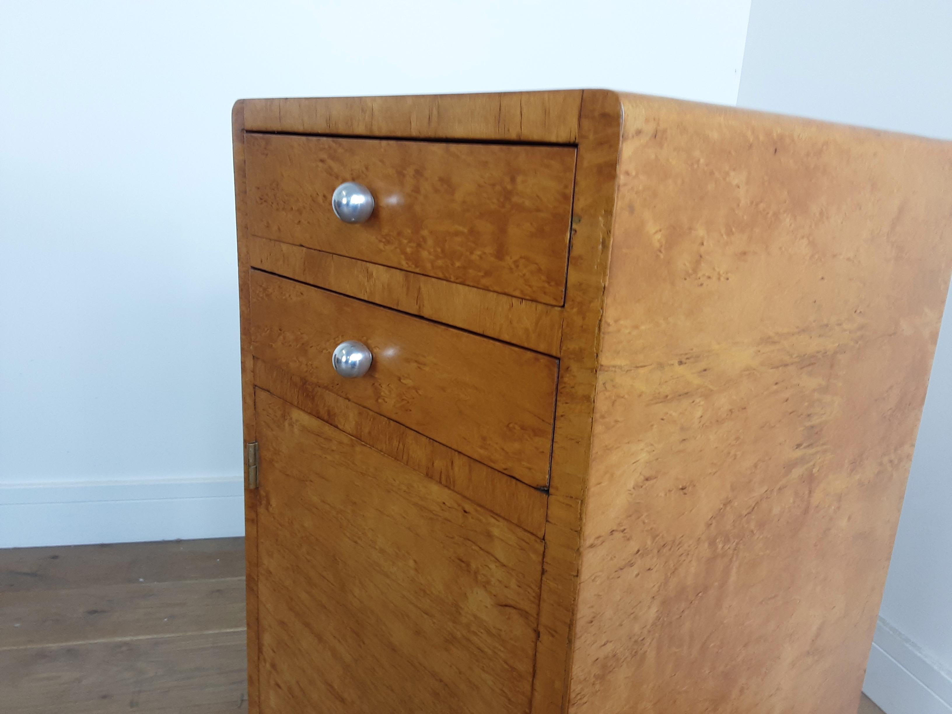 Pair of Bird's-Eye Maple Bedside Cabinets For Sale 4