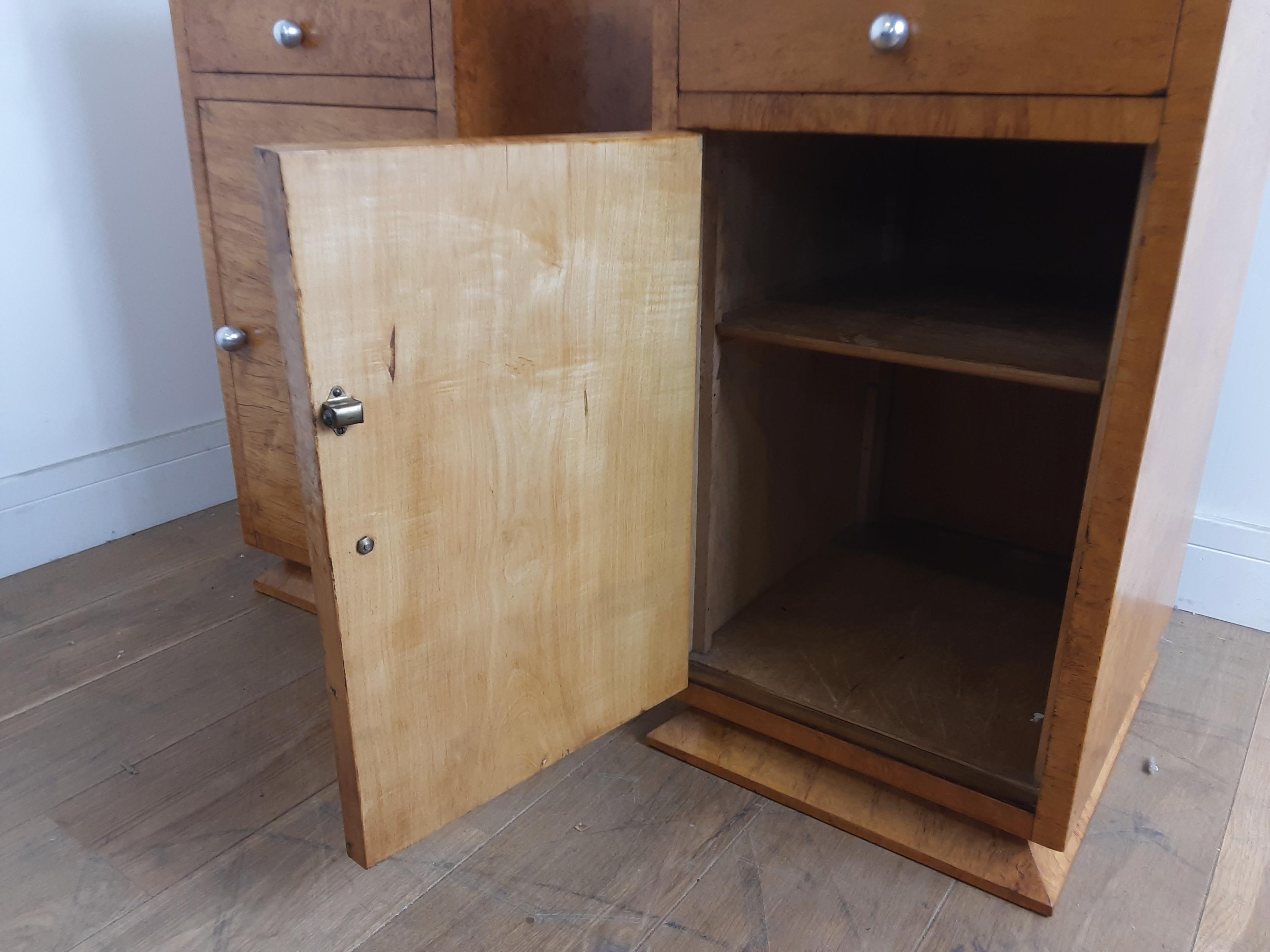 Pair of Bird's-Eye Maple Bedside Cabinets In Good Condition For Sale In London, GB