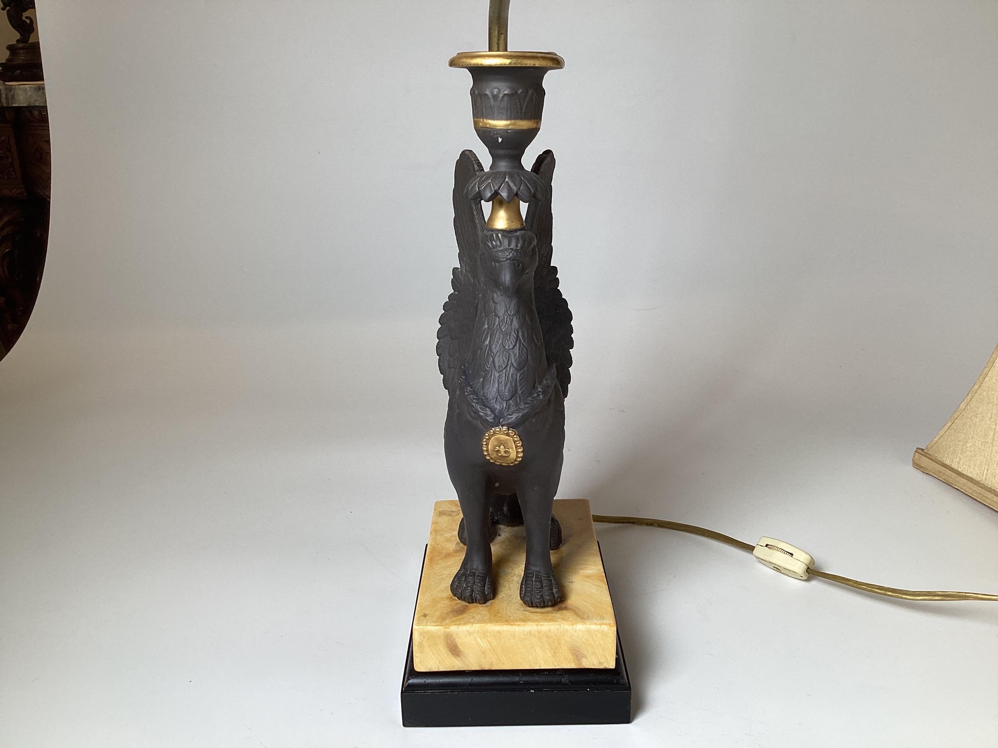 Coppia di lampade egiziane in porcellana nera di basalto in vendita 3