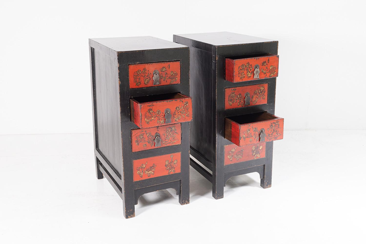 Anglo-Japanese Pair of Black Lacquered Japanned Chinoiserie Drawer Chests Nightstands