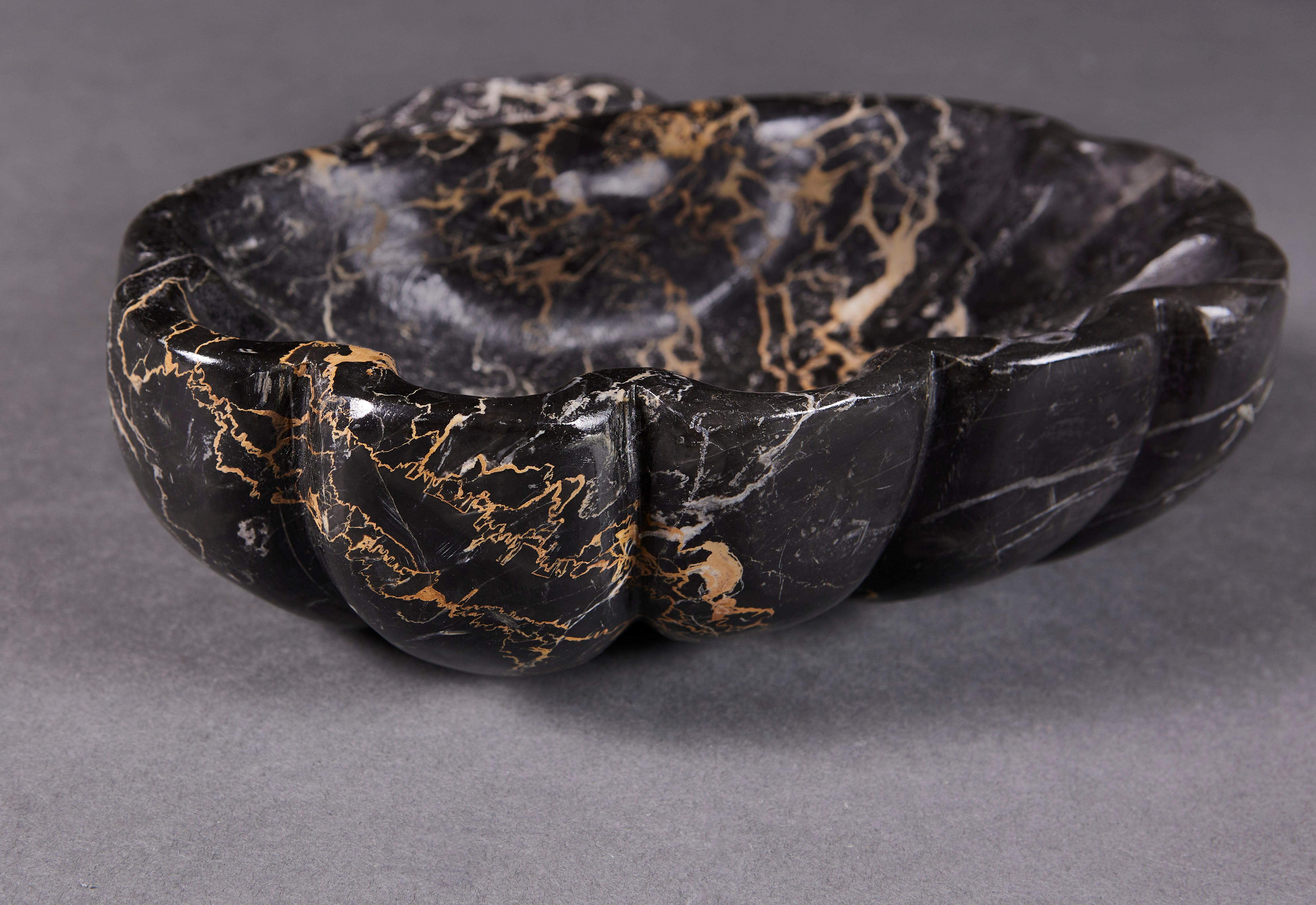 18th Century A Pair of Black Potoro Marble Basins