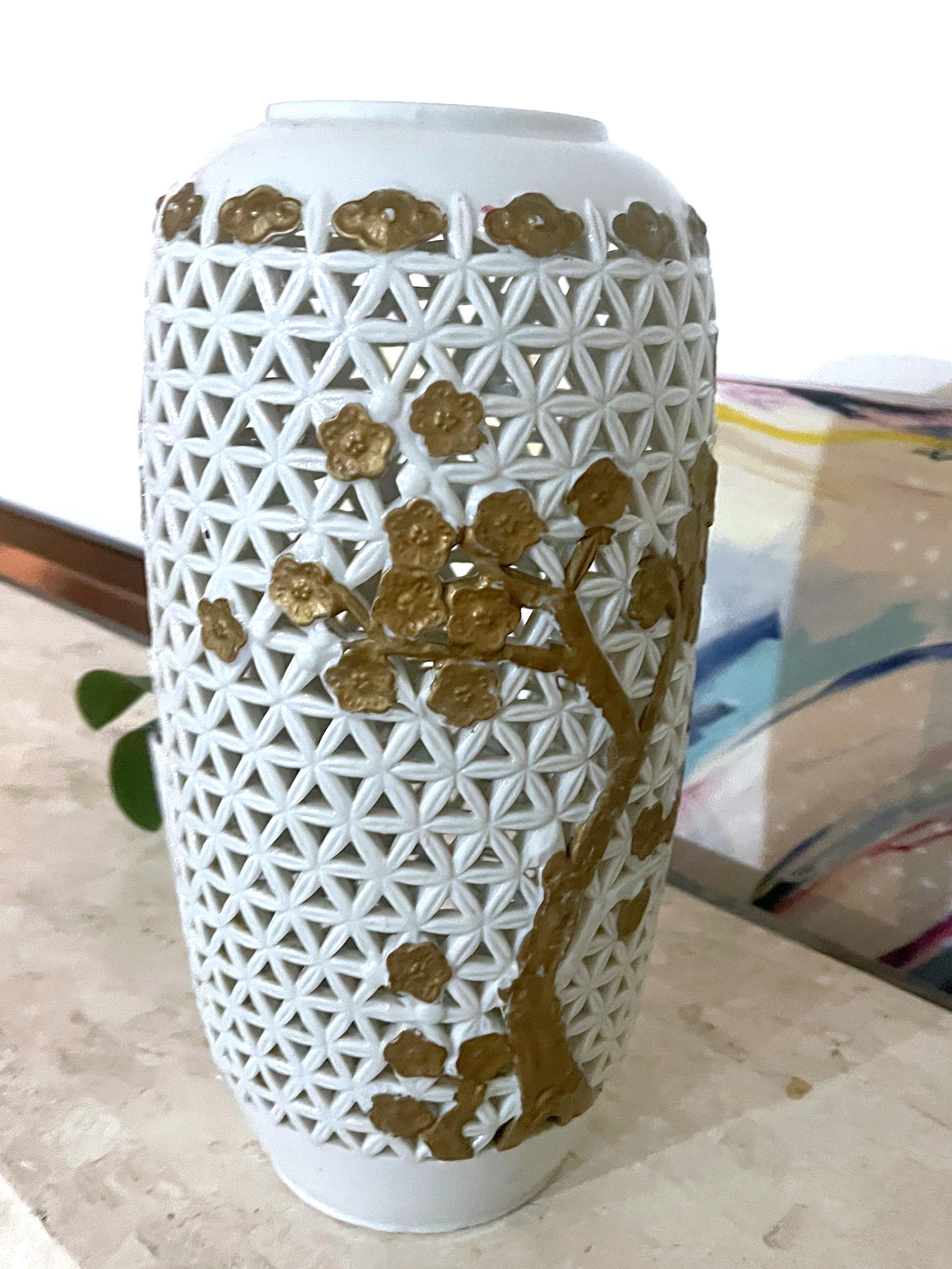 Pair of Blanc De Chine Chinese Porcelain Vases 3