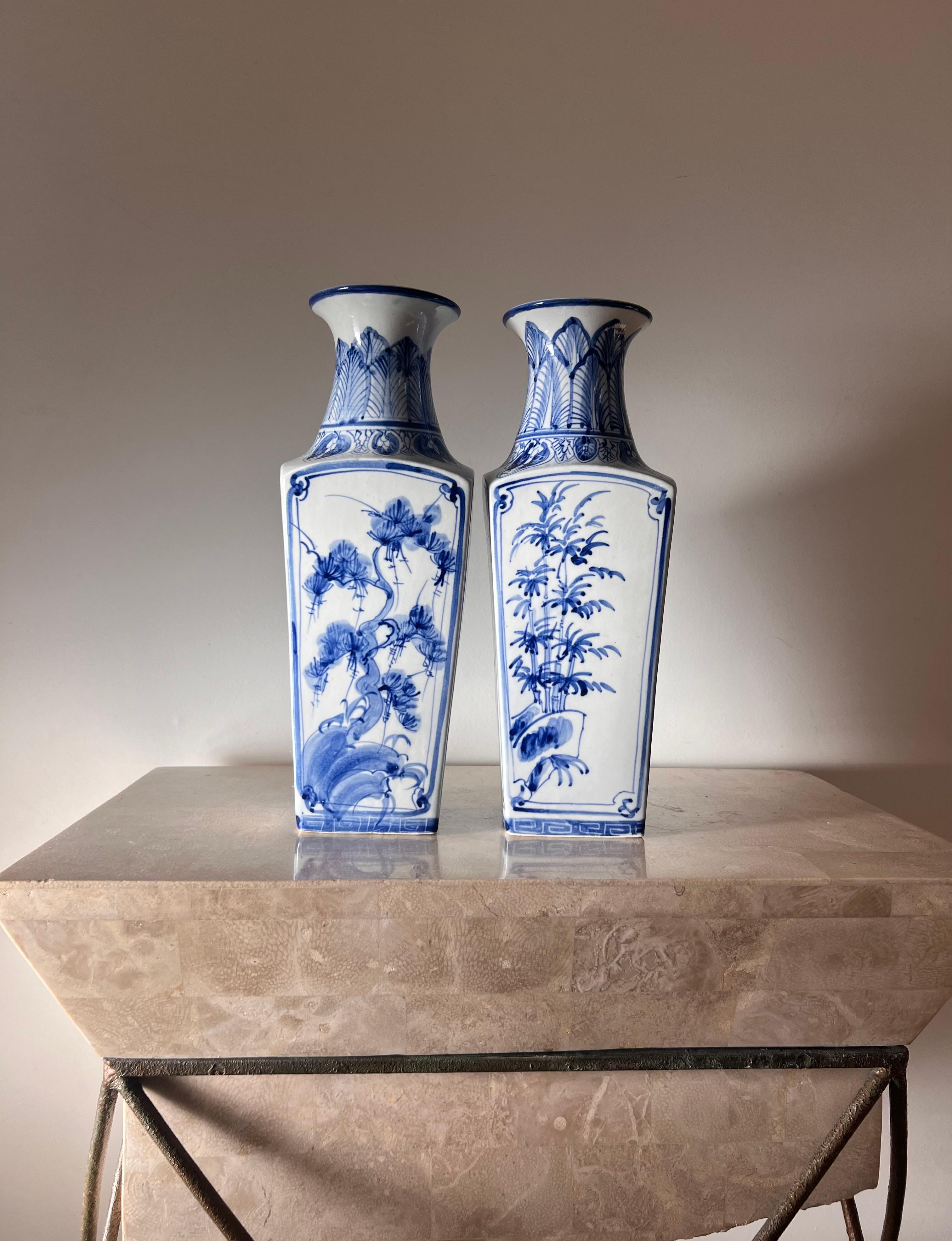 Paar blau-weiße chinesische Balustervasen aus Porzellan, frühes 20. Jahrhundert  im Angebot 9