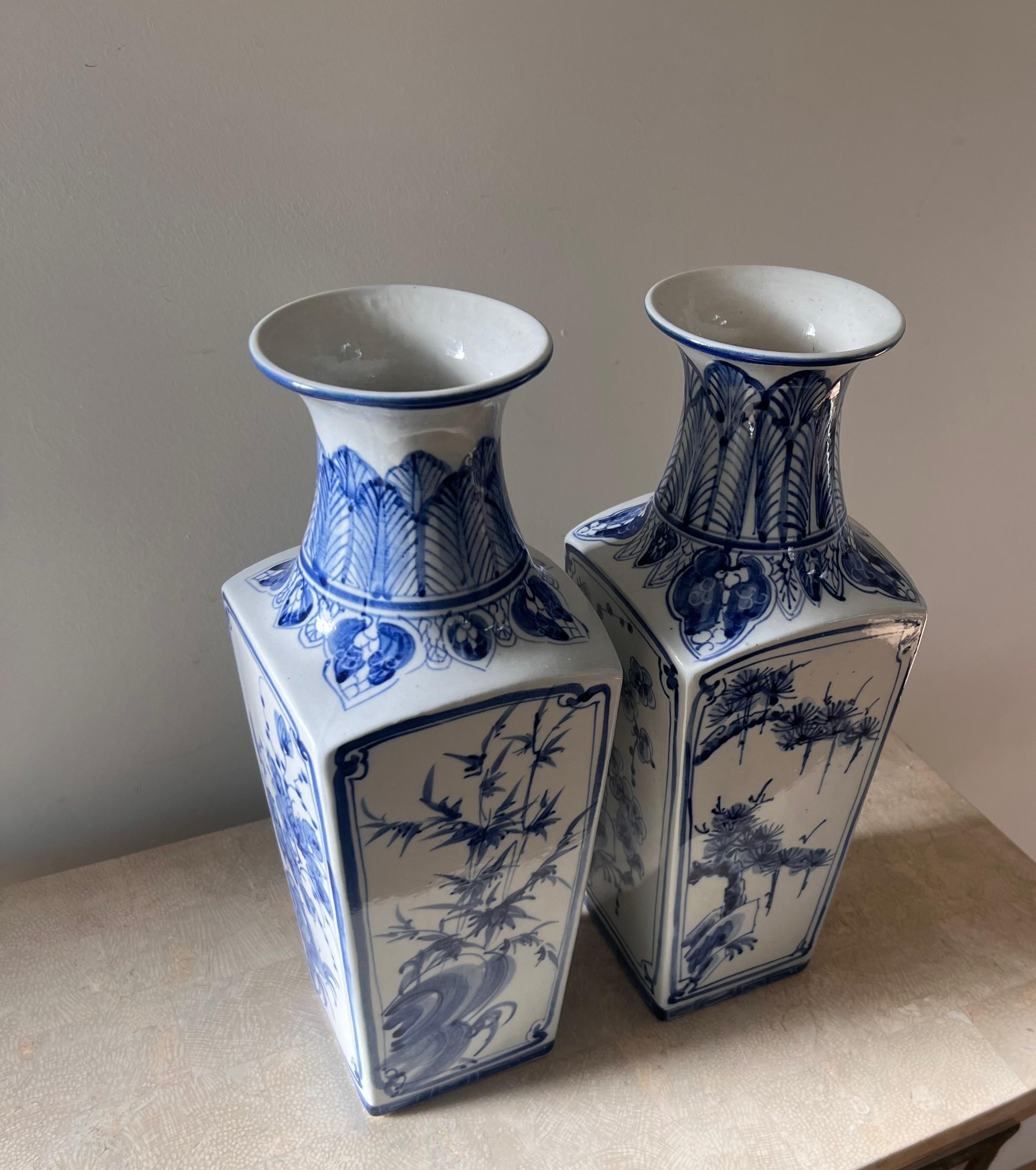 A pair of blue and white porcelain Chinese baluster vases, early 20th century  For Sale 1