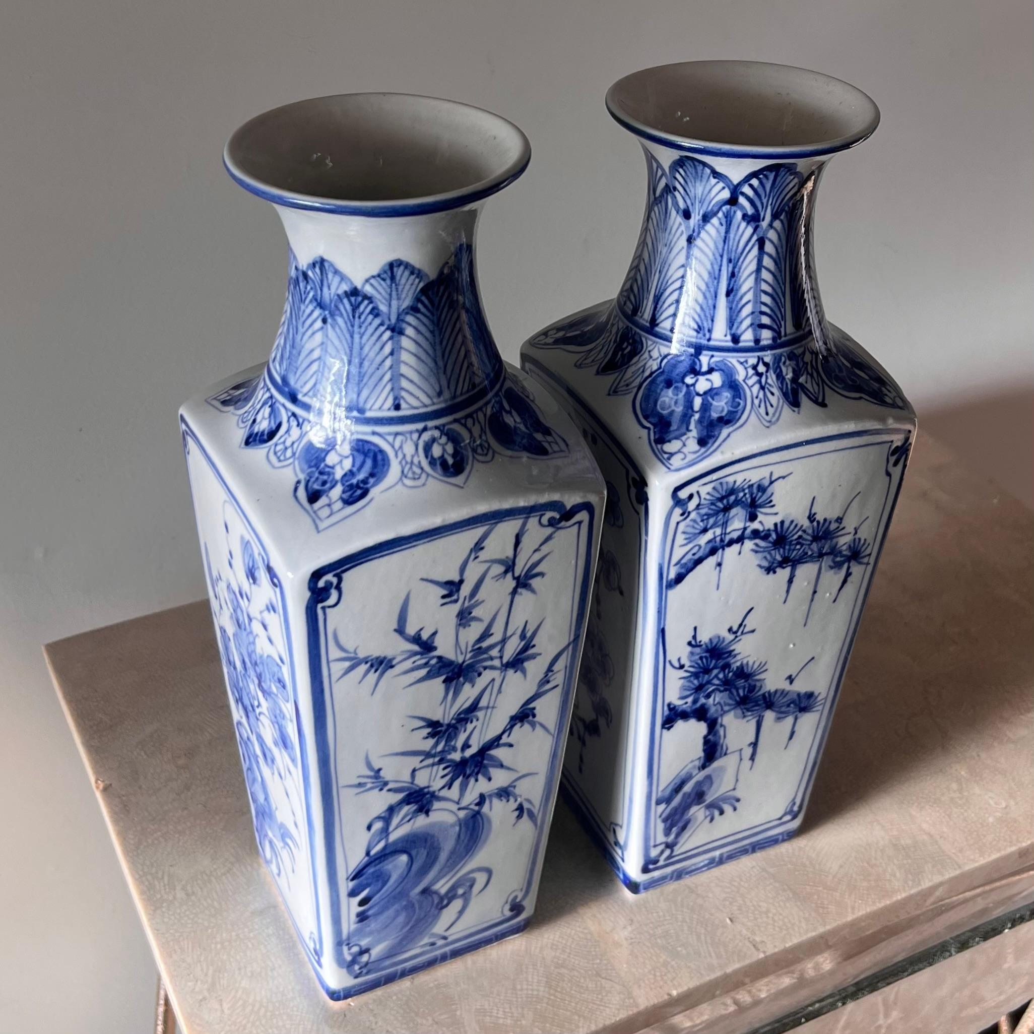 Paar blau-weiße chinesische Balustervasen aus Porzellan, frühes 20. Jahrhundert  im Angebot 4